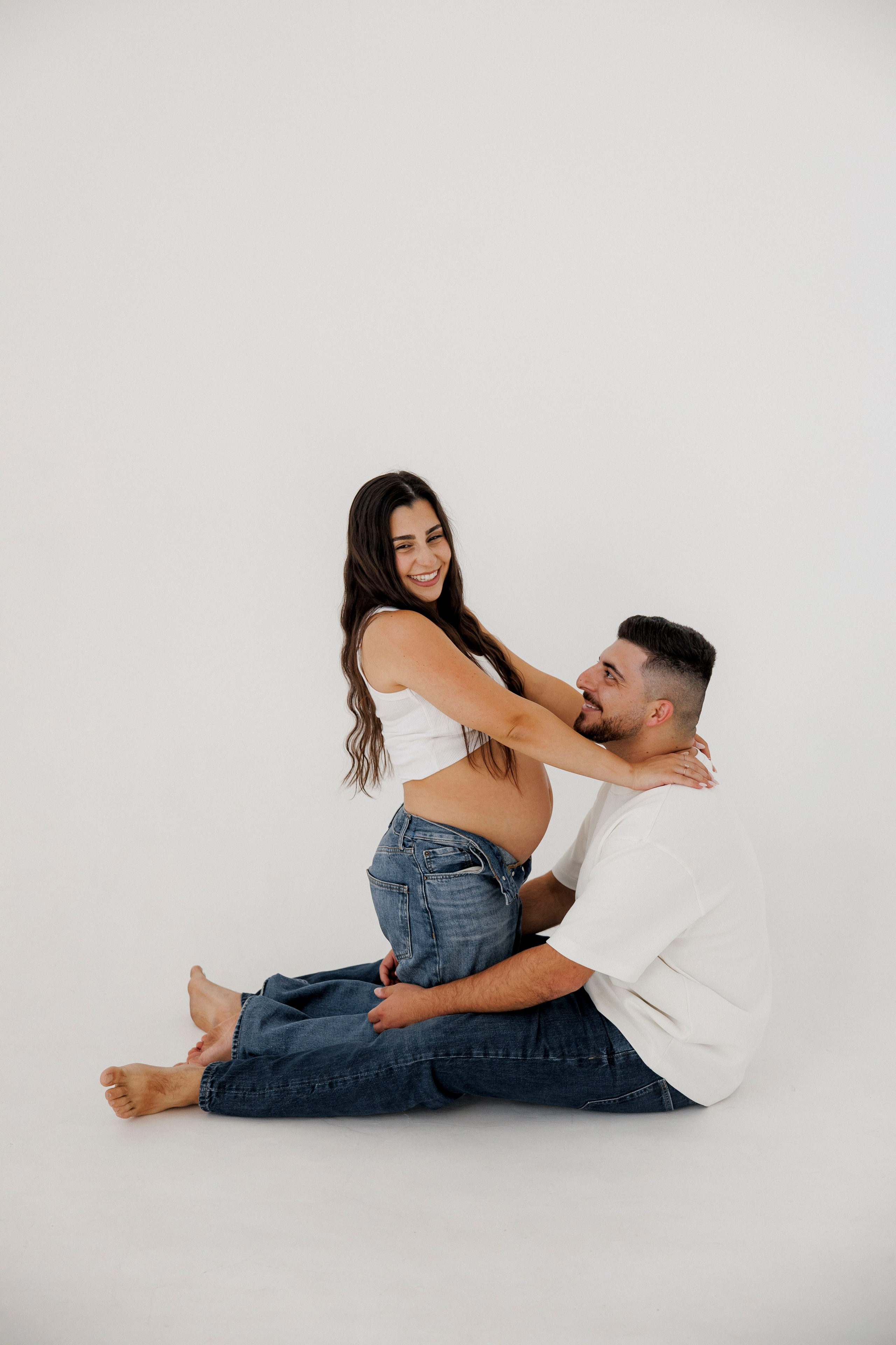 Pregnancy photoshoot inside the Grey Studio. Главная