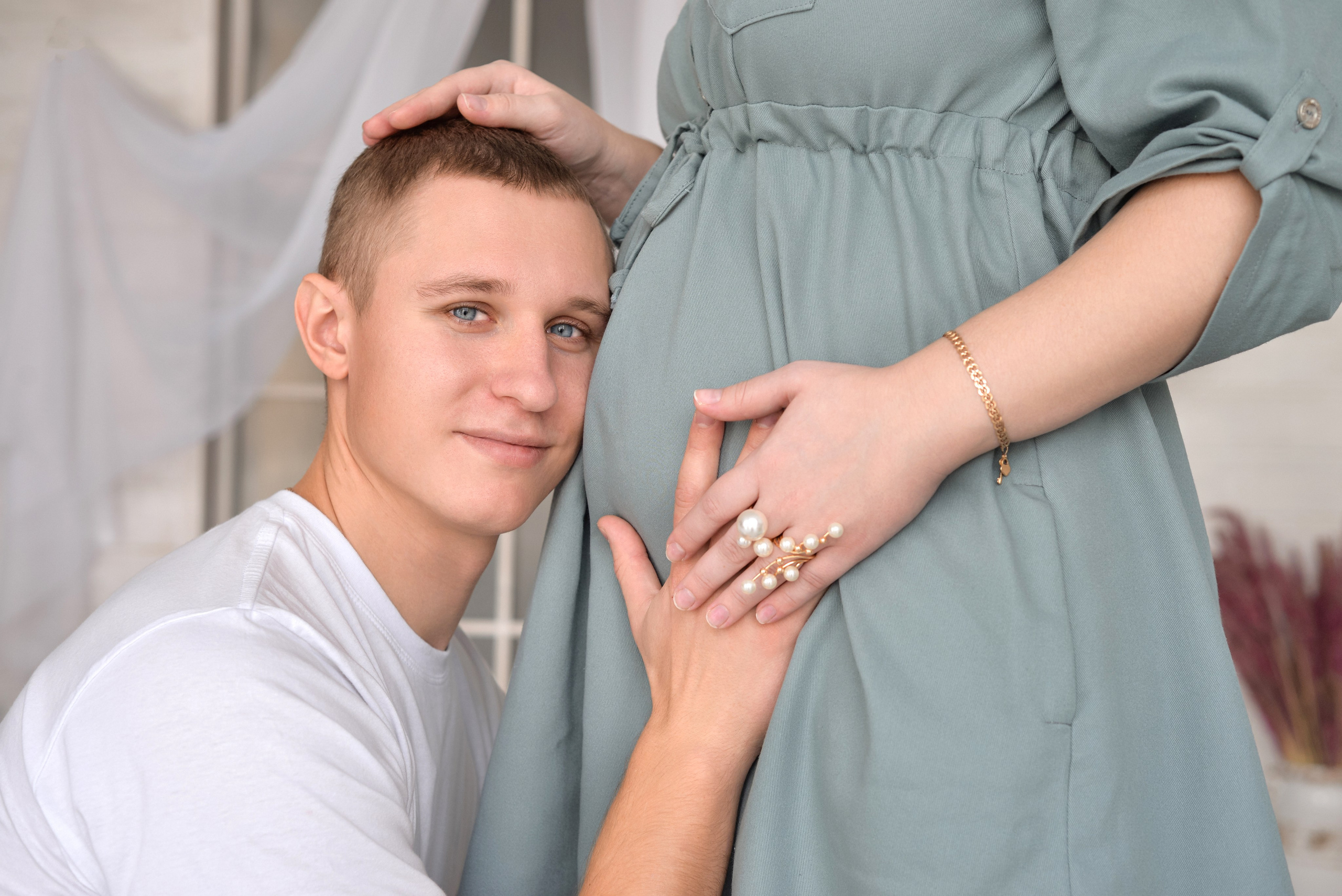 Алена и Дима беременность в студии. Семейный и свадебный фотограф Галина Абакумова, фотосессии в Белгороде