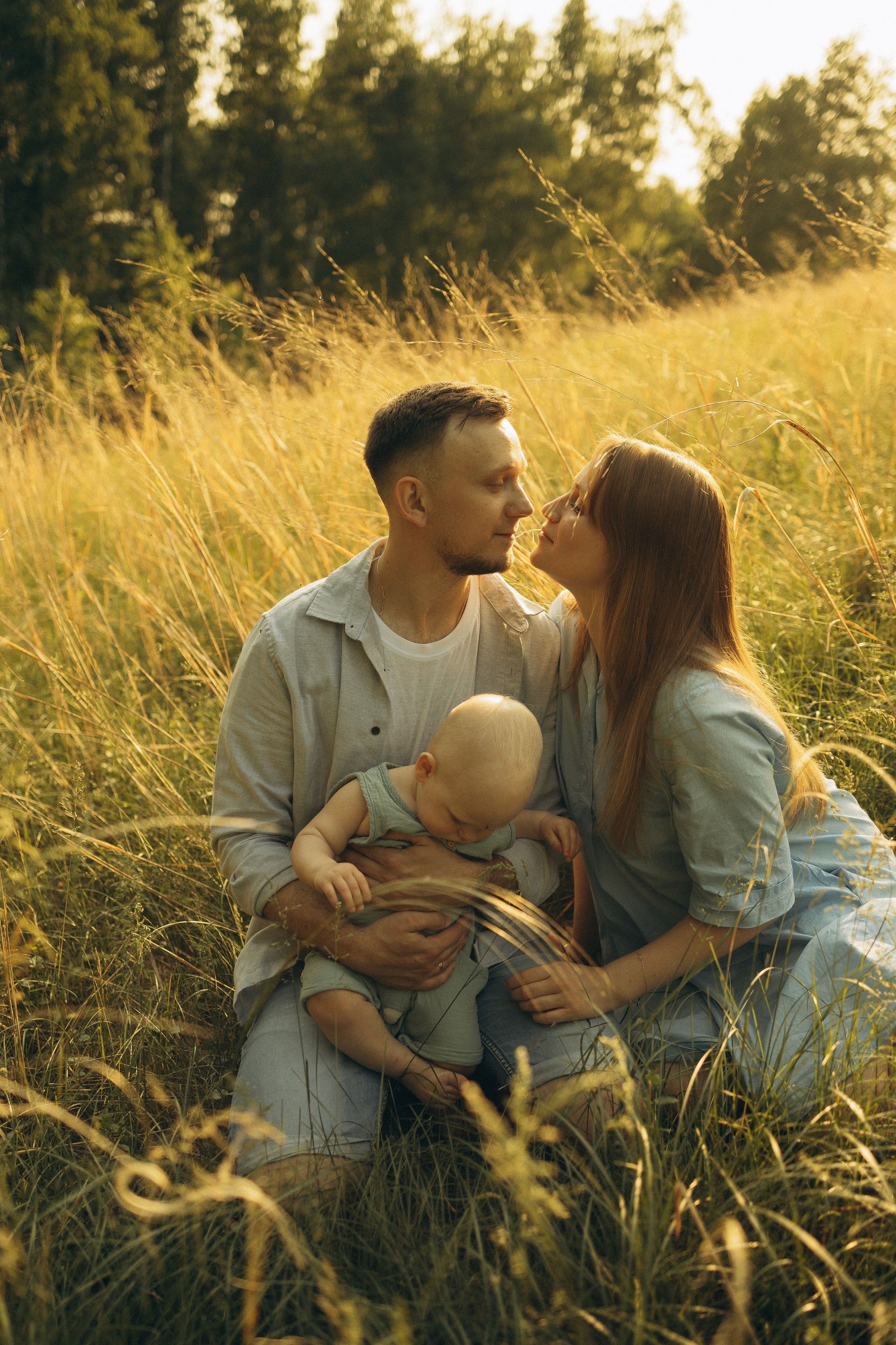 На природе. Семейный фотограф Новосибирск Фотограф на выписку Новосибирск