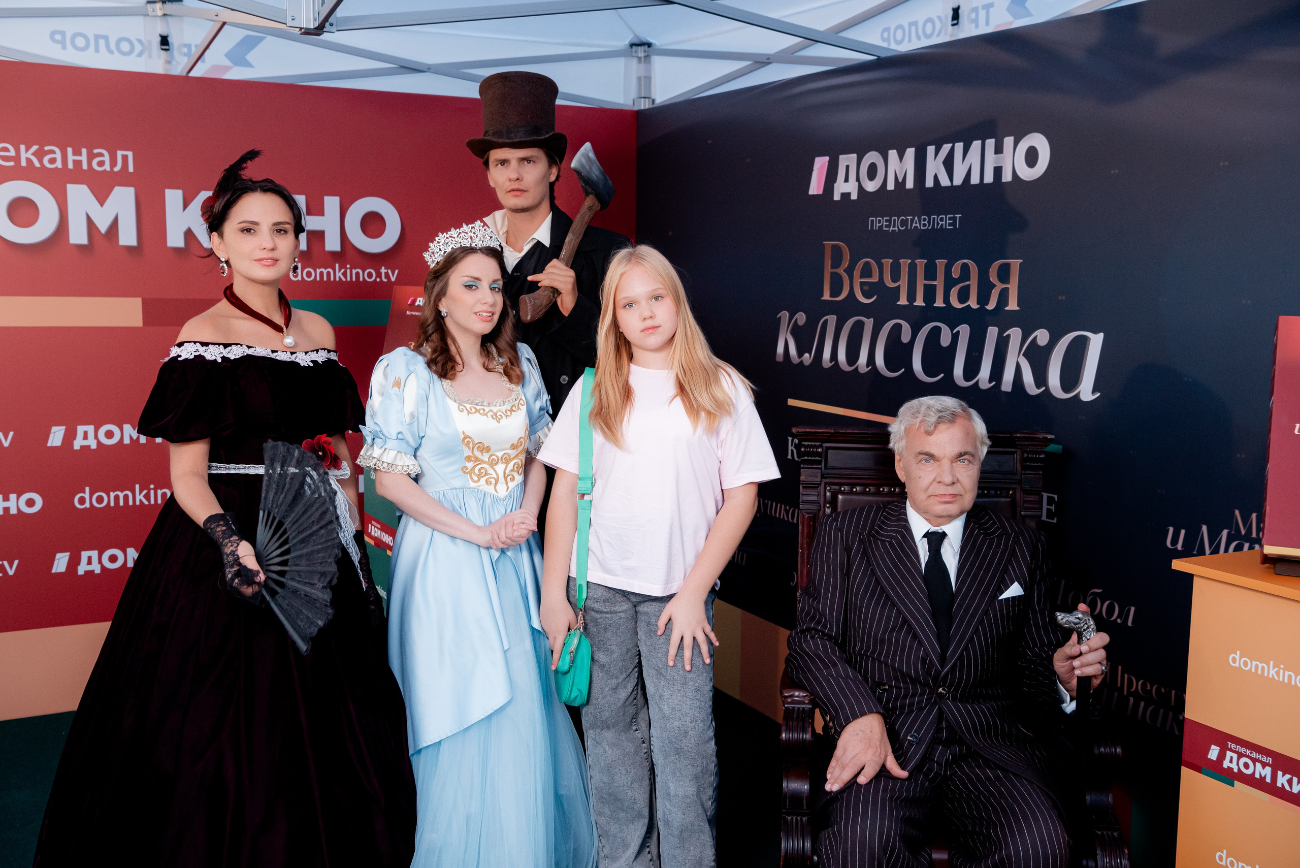 Портретные фото с артистами в палатке Триколор Дом Кинов на день города Волгоград. Фотограф в Волгограде и Волжском Александр Горбань