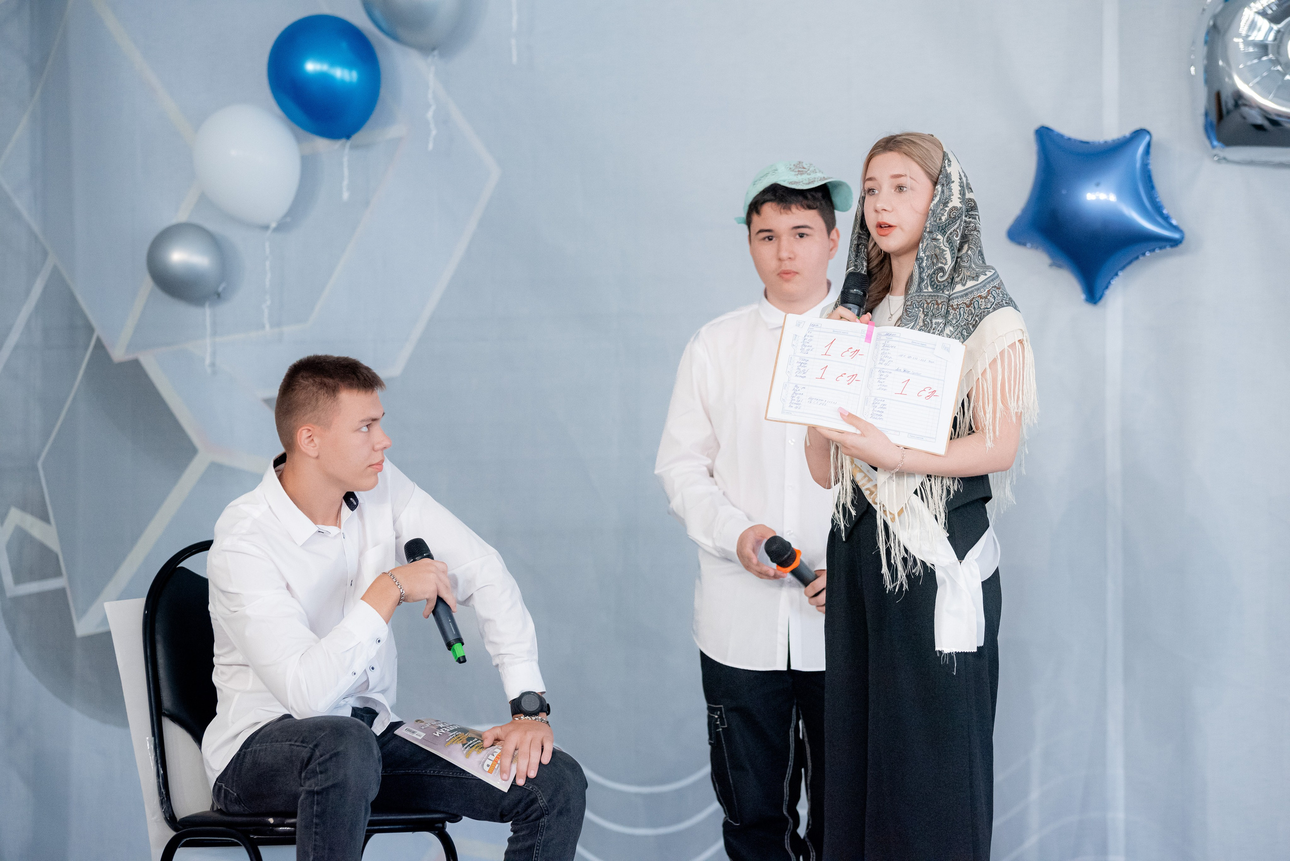 86 школа. Вручение. ДК Тракторозаводского района. Фотограф в Волгограде и Волжском Александр Горбань