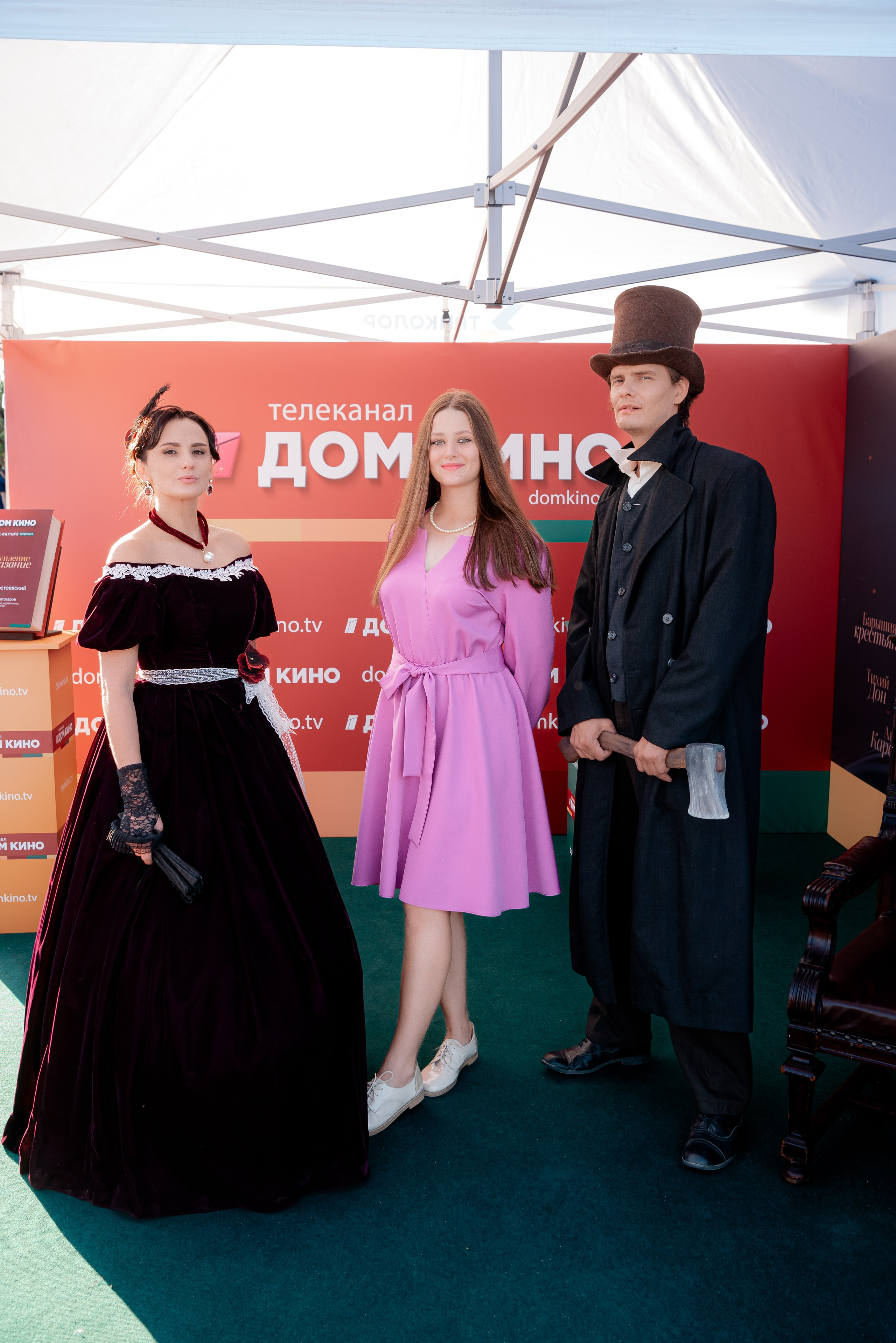 Портретные фото с артистами в палатке Триколор Дом Кинов на день города Волгоград. Фотограф в Волгограде и Волжском Александр Горбань