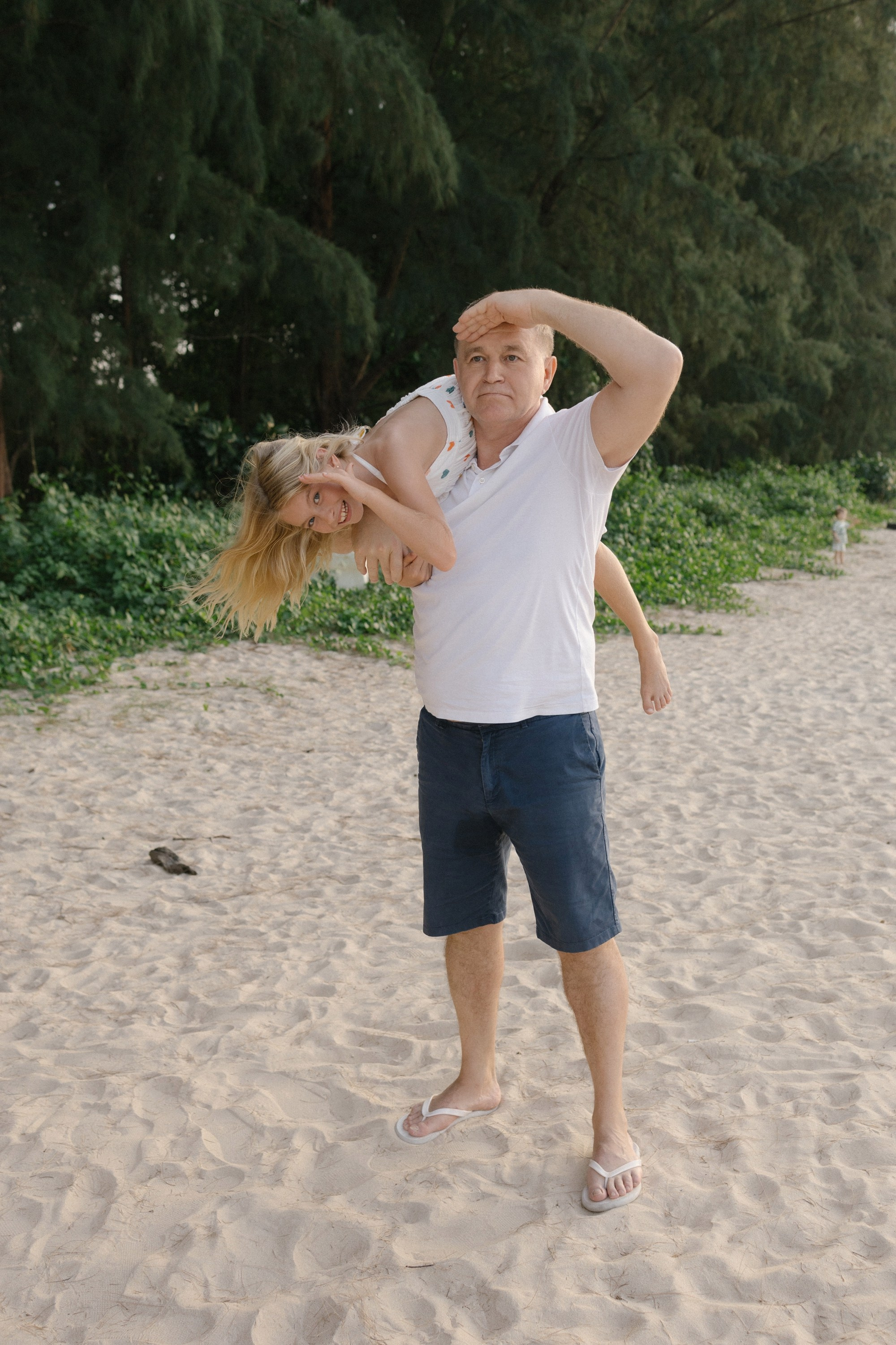 Family photoshoot in Phuket, Thailand. Fedor Lemeshko — Destination Wedding and Family Lifestyle photographer