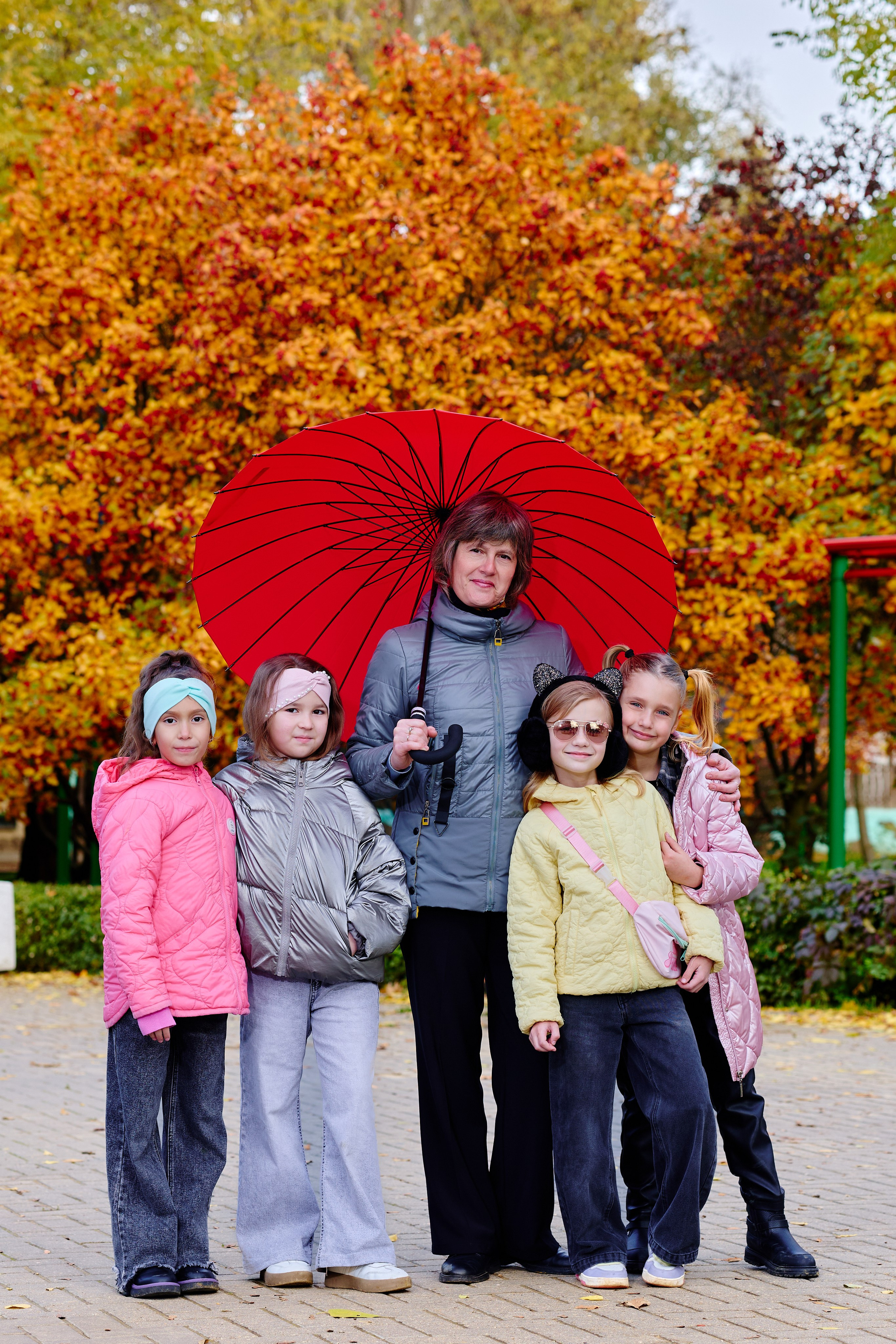 Прогулка в парке классом. Фотограф Выпускные альбомы Таганрог Сергей Коробченко