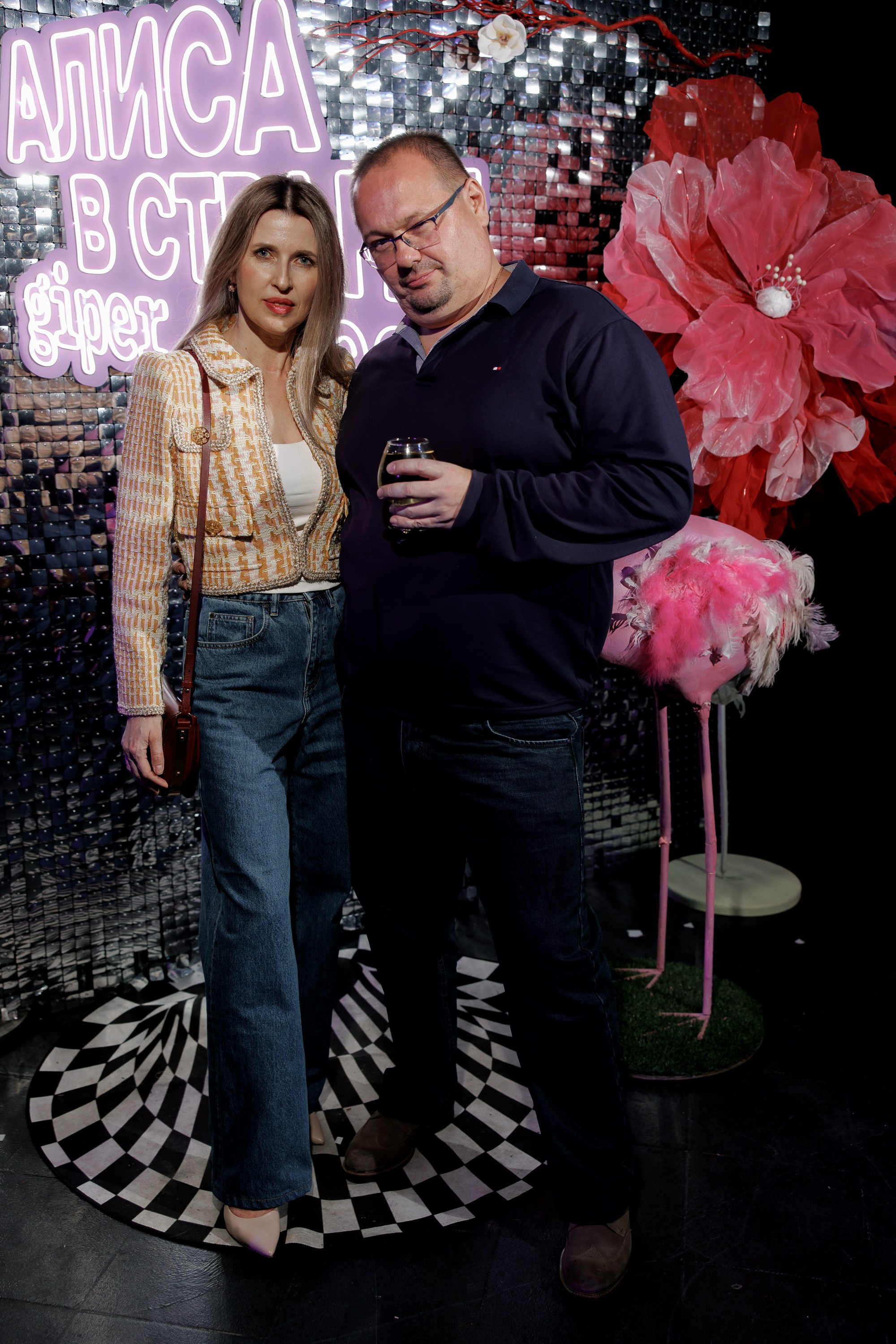 Алиса в стране giper.чудес (фотозона). Фотоархив giper.fm