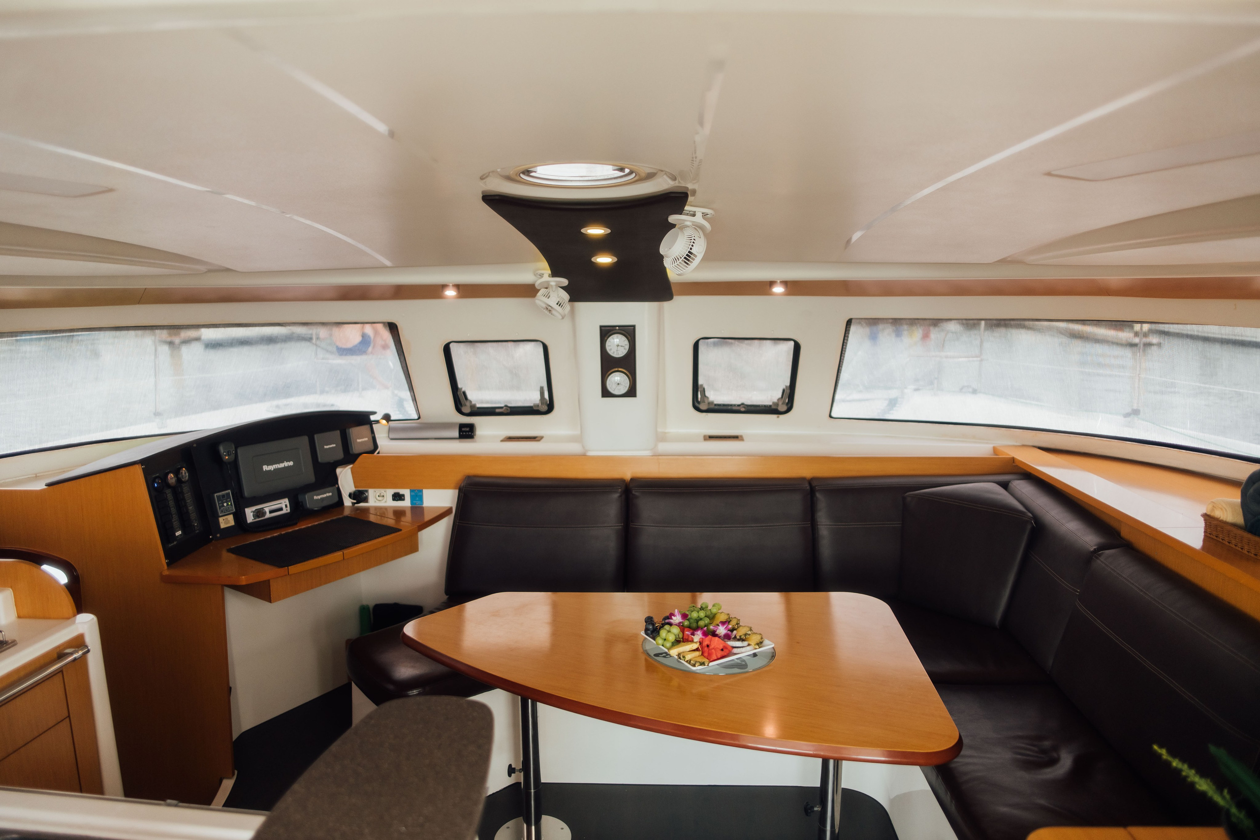 Интерьер Парусной яхты. Фотограф и Видеограф Анапа, Новороссийск, Краснодар. Алина и Женя