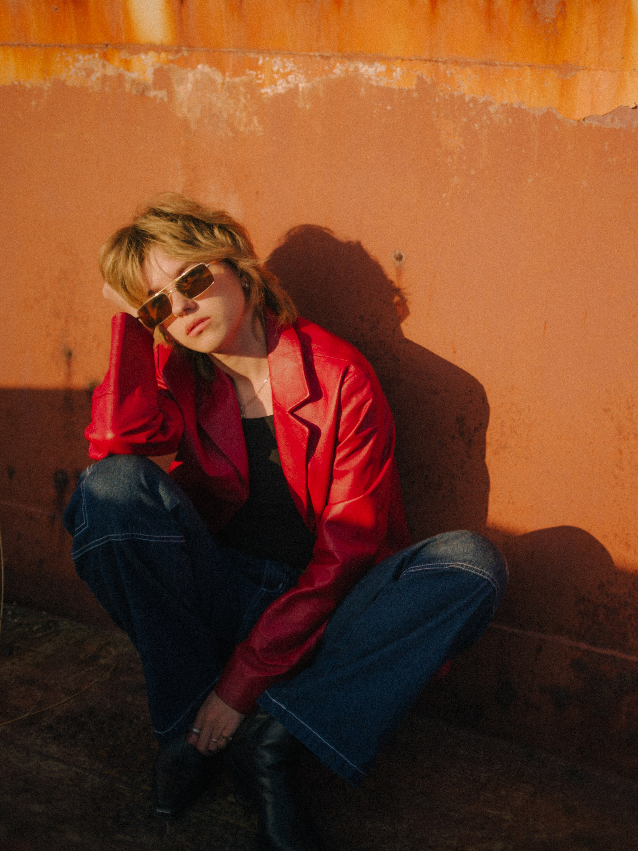 Вика среди заброшенных кораблей. Главная