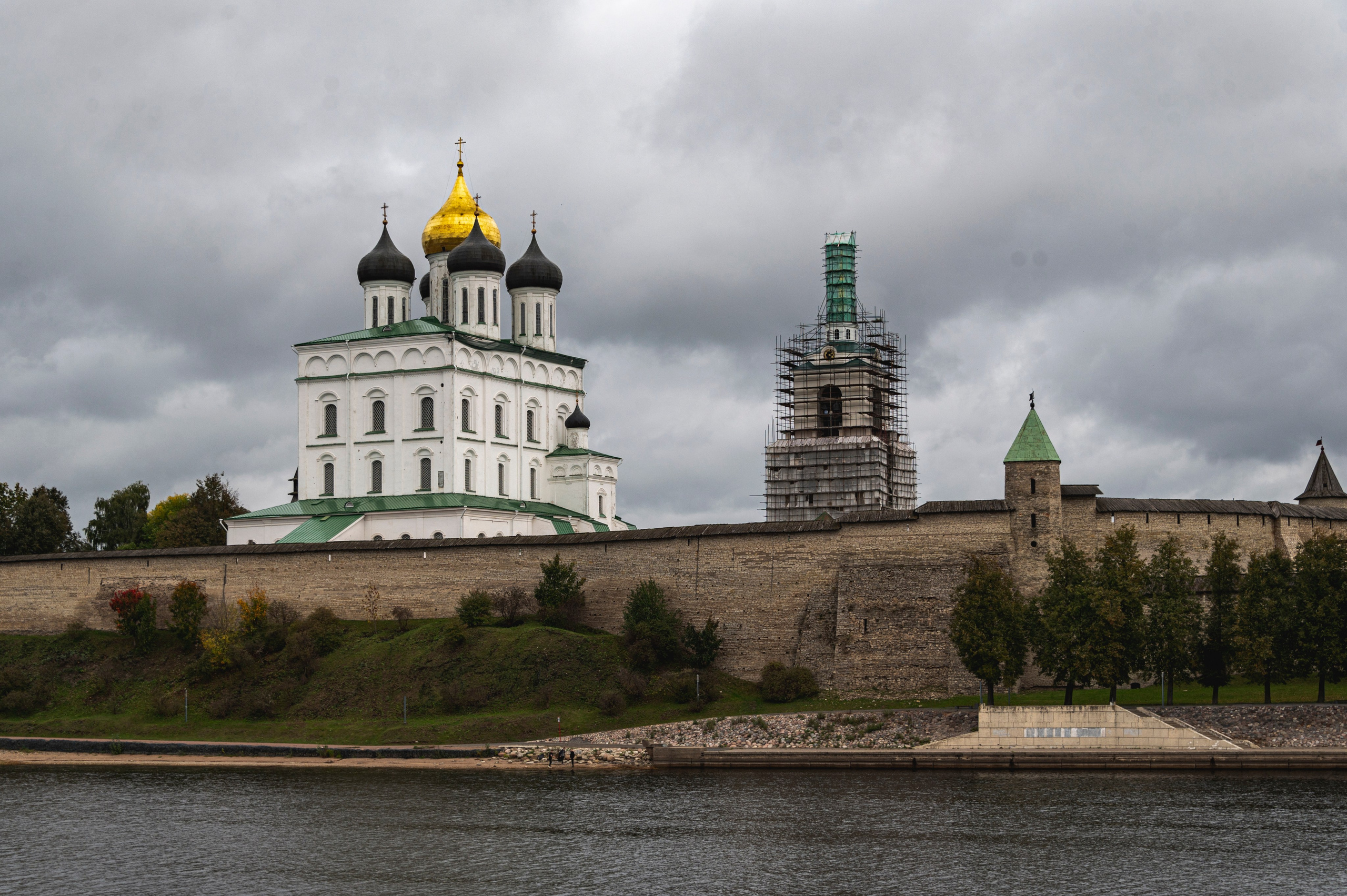 Псков. Октябрь 2023. Фотограф Роман Адлер