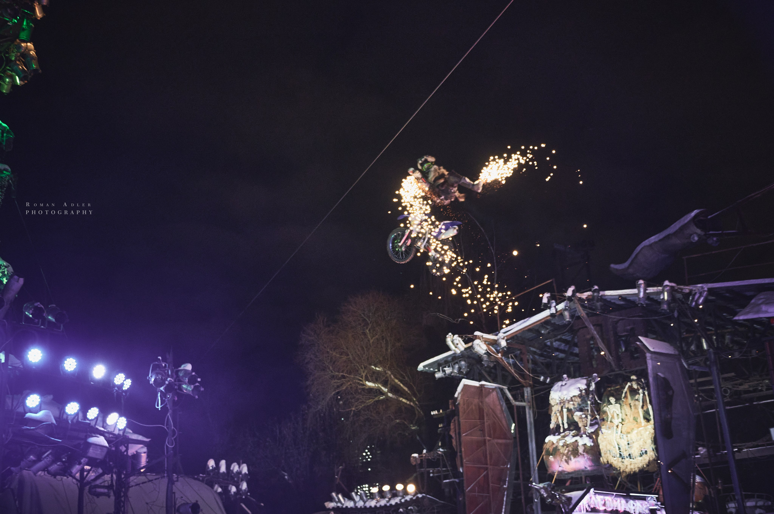 Новогодняя сказка от Ночных волков. Фотограф Роман Адлер