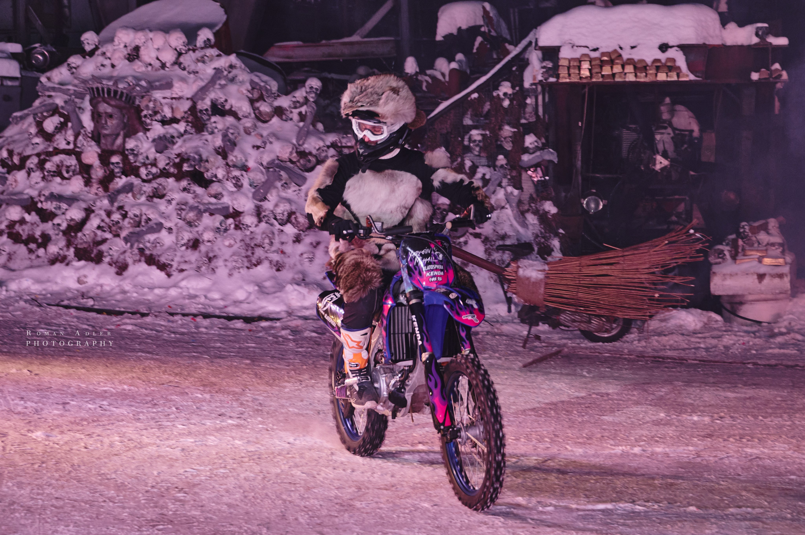 Новогодняя сказка от Ночных волков. Фотограф Роман Адлер