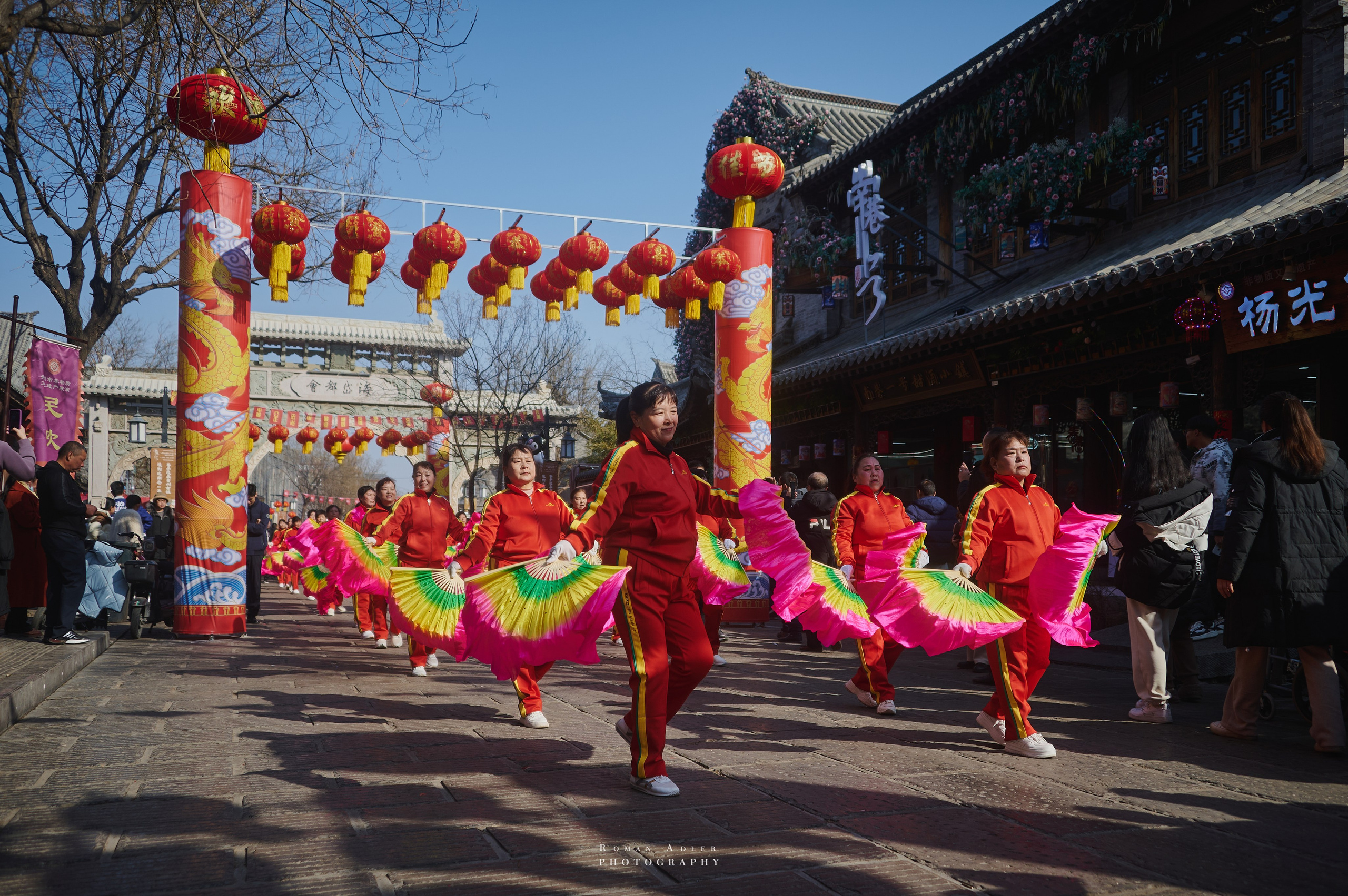 Новогодний парад в Цинчжоу. Китай. Фотограф Роман Адлер
