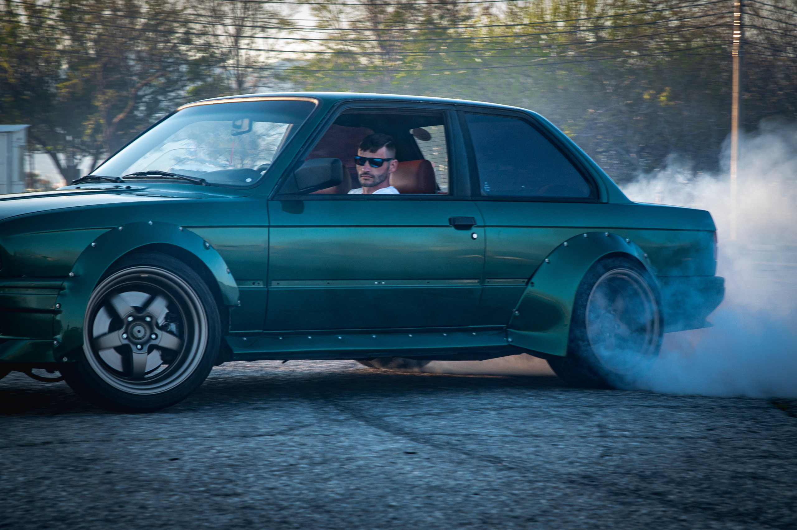 БМВ & Доберман. Фотограф Роман Адлер