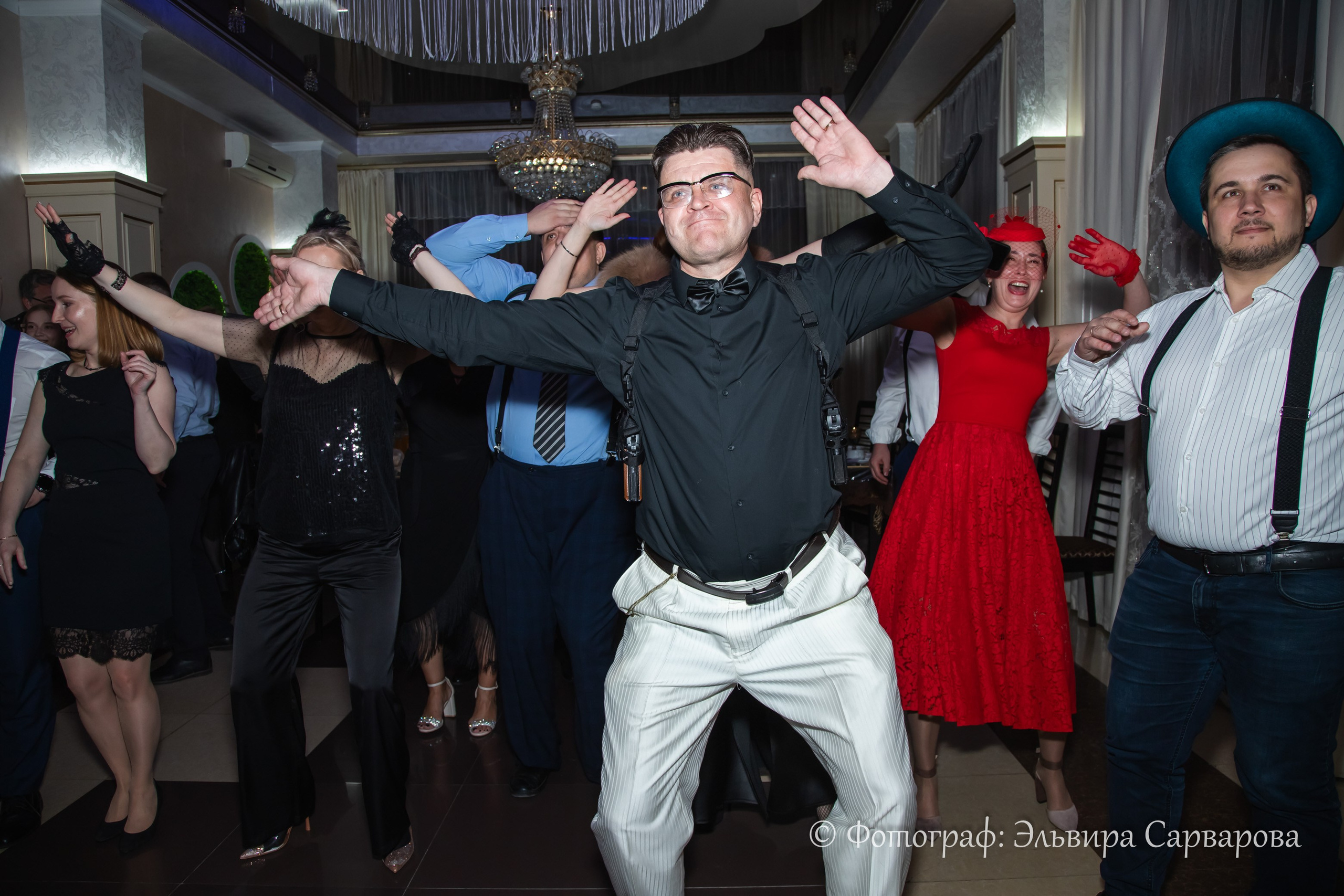 Гангстерская вечеринка в стиле 1920-х. Репортажный Фотограф