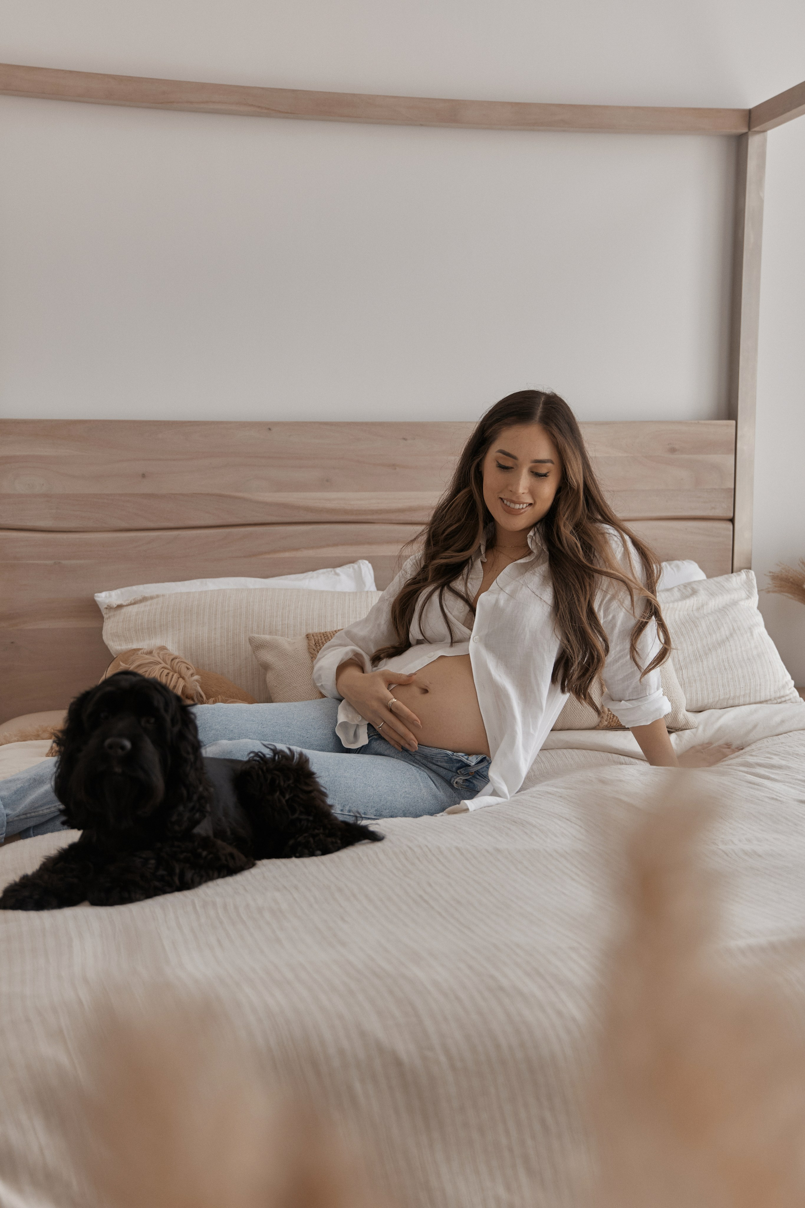 Cozy Pregnancy Photoshoot Dubai | At-Home Comfort