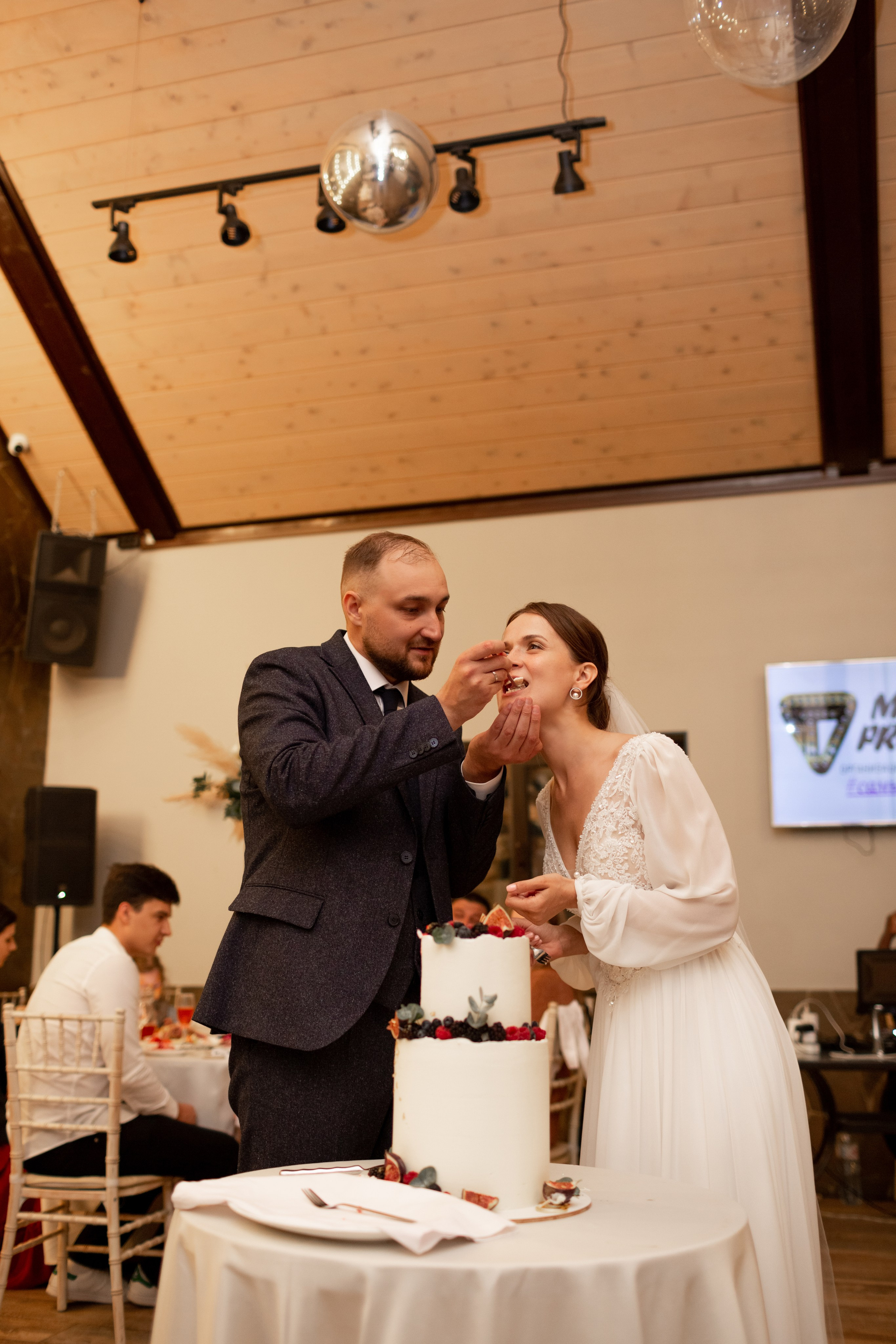 Свадебная фотопрогулка в Пушкине. Свадебный фотограф Кирилл Белый