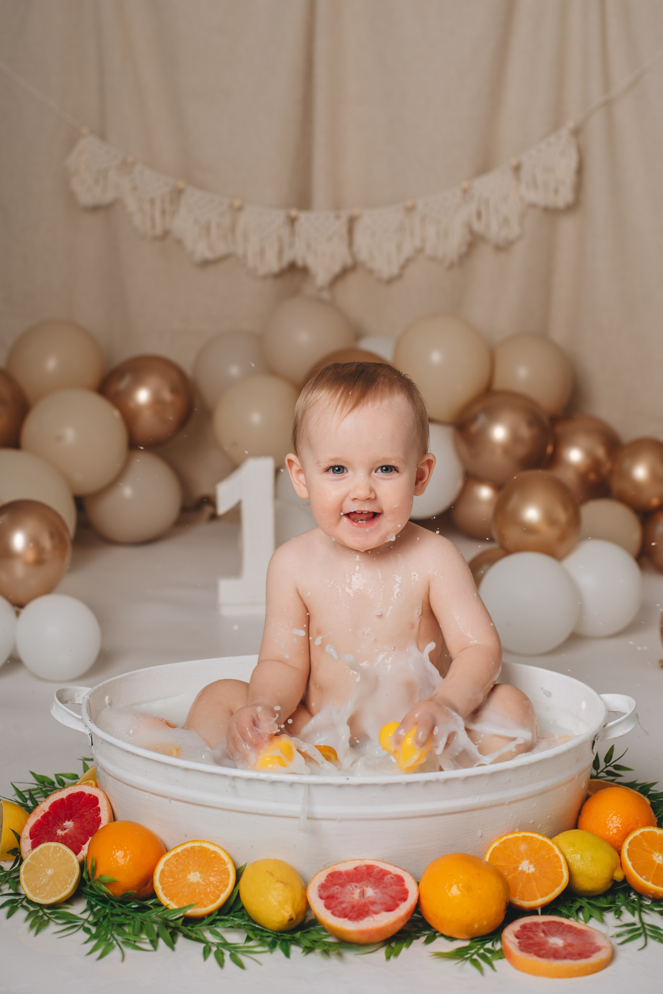 Молочные ванночки. Детский фотограф Ольга Жубрина