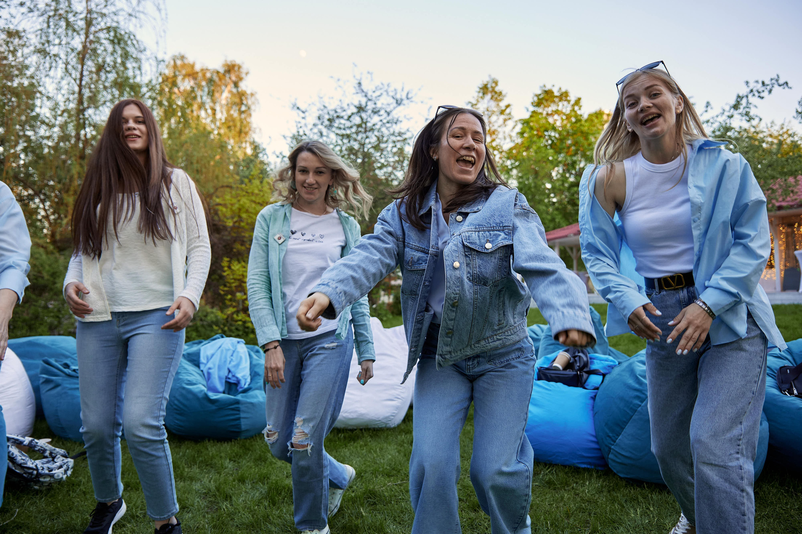 Выпускной Karneeva.online 2024. Репортажный и семейный фотограф Ухова Наталья в Москве