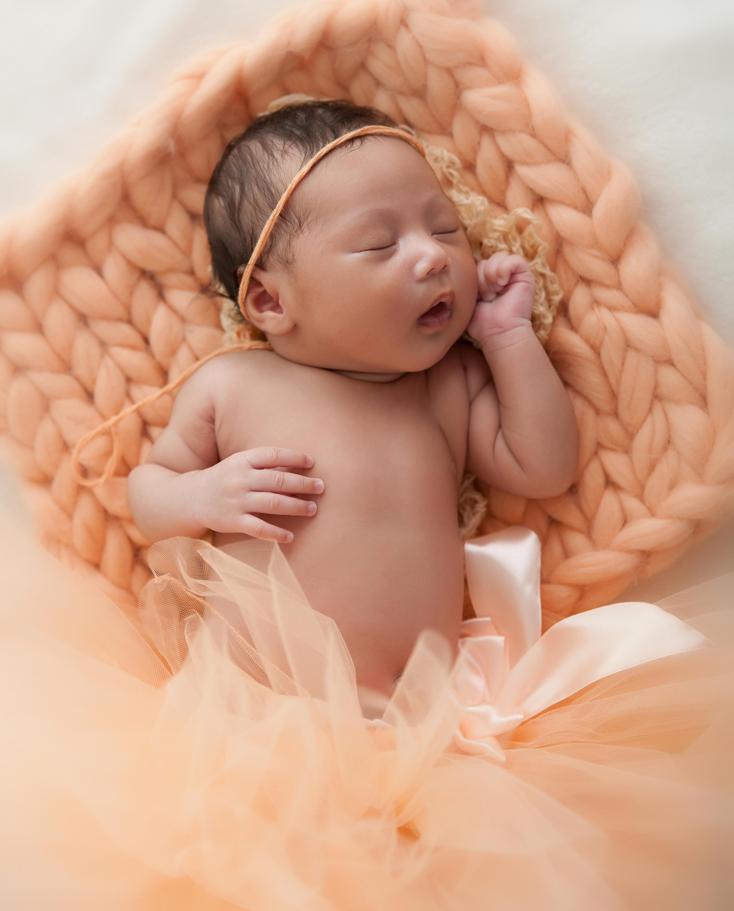 Новорожденные и младенцы. Фотостудия Алматы. Фотосъемка Алматы. Фотосессия Алматы. Фотокурсы. Обучение фотографии. Аренда студии