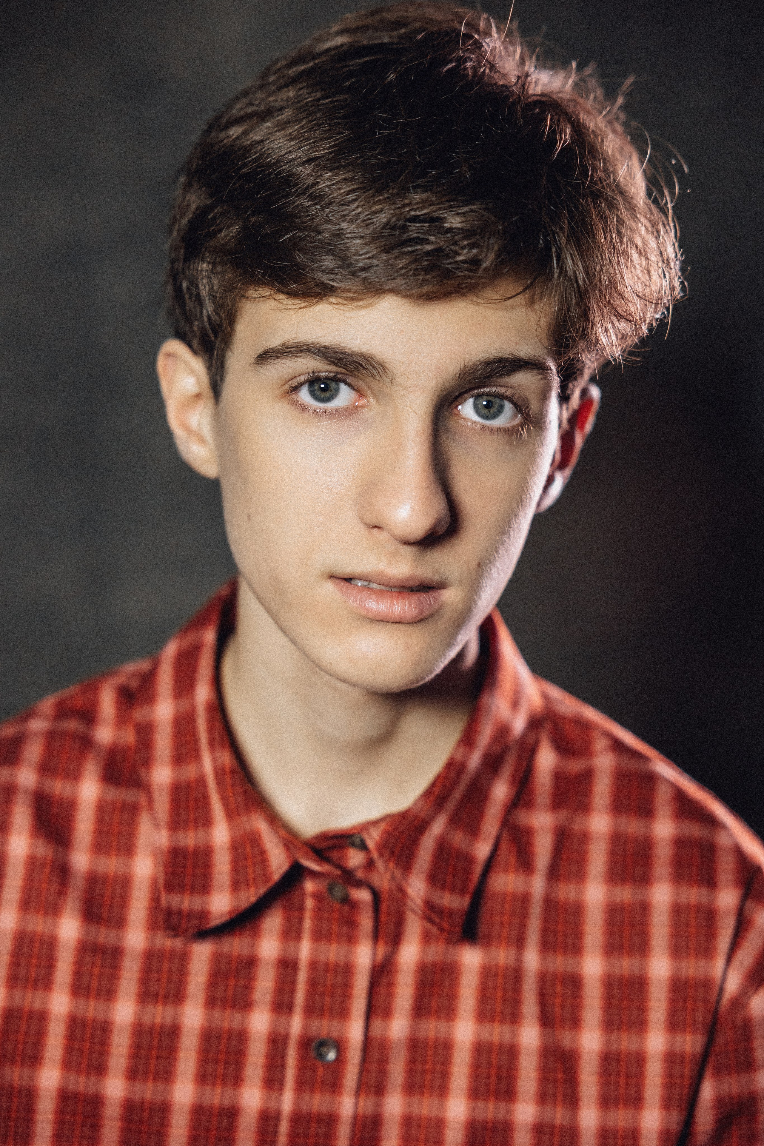 АРТЁМ. Я фотограф из Москвы к Вашим услугам