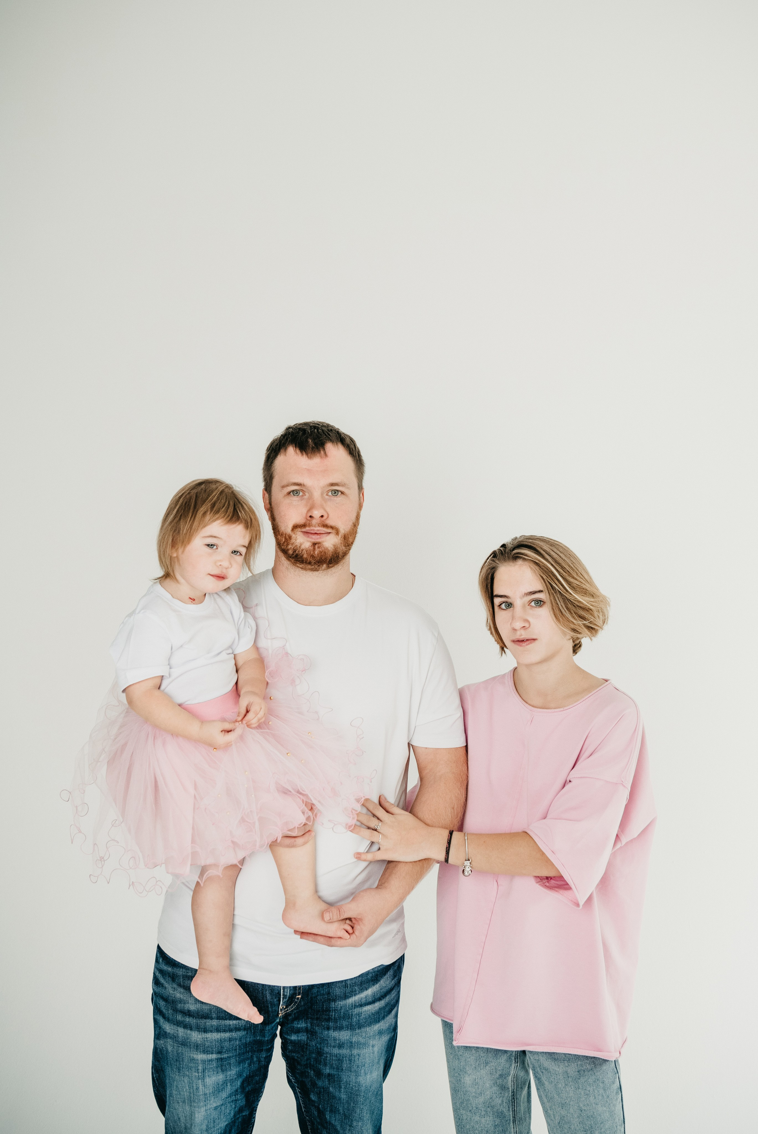 Есения с семьей. Фотограф на выписку из роддома в Москве и МО