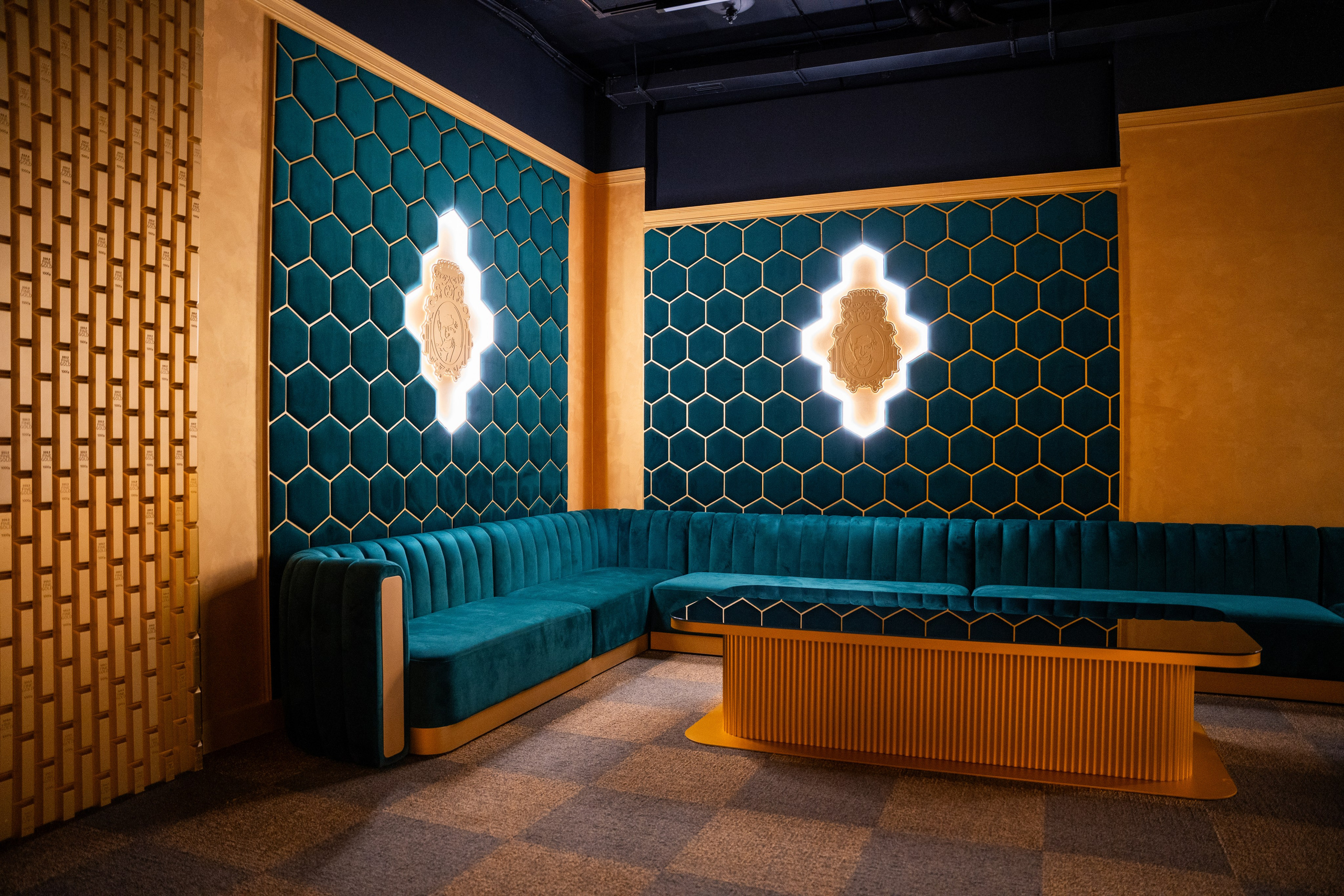 Фотосъемка интерьера стриптиз-клуба Hefner — элитный клуб Краснодара. Интерьерная фотосъемка клуба Hefner в Краснодаре — профессионально. Шедевры для Вас! Фотограф и Видеограф в Краснодаре Пахиев Руслан