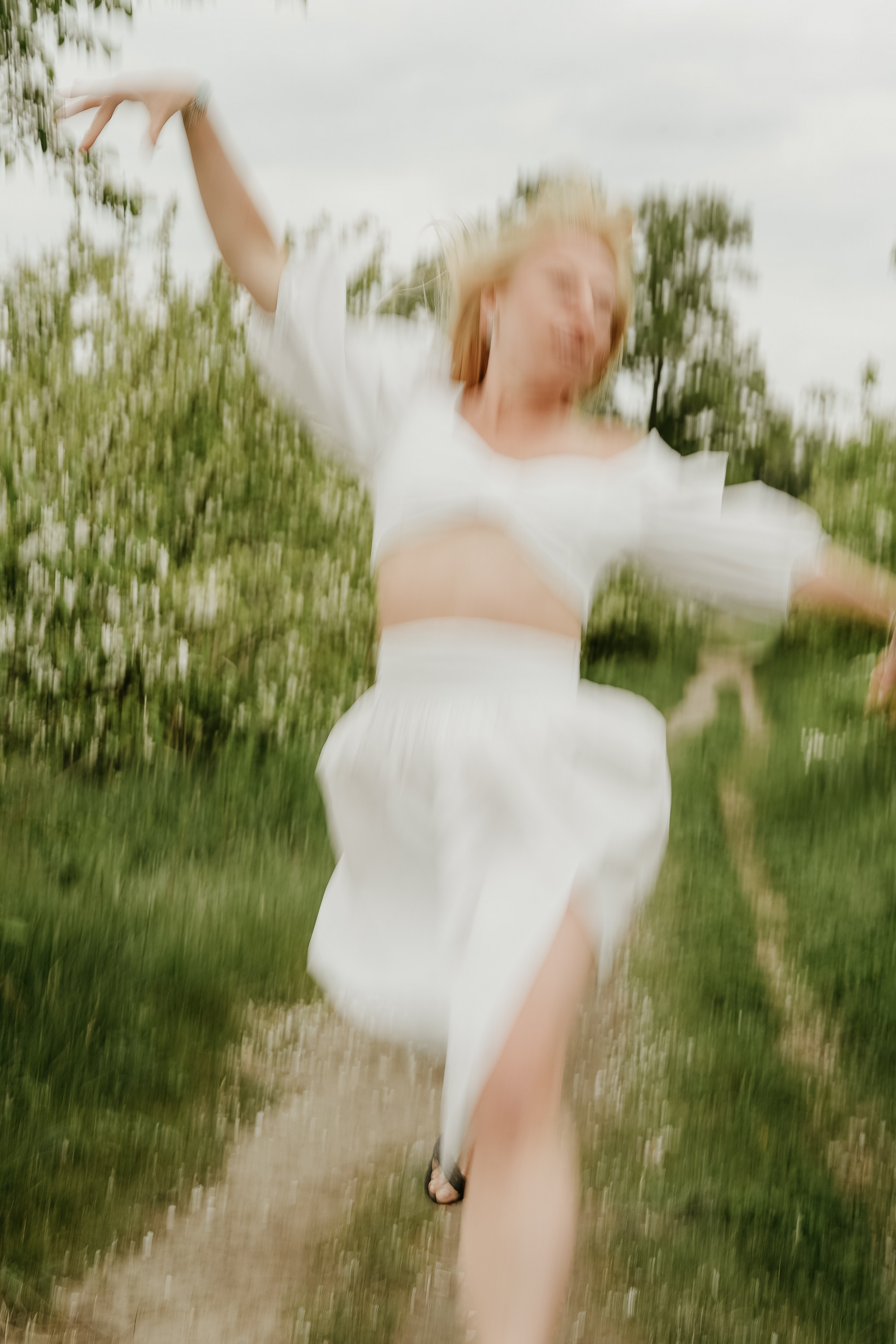 Фотосессия в цветущих яблонях. Фотограф Анна Герман. Красноярск