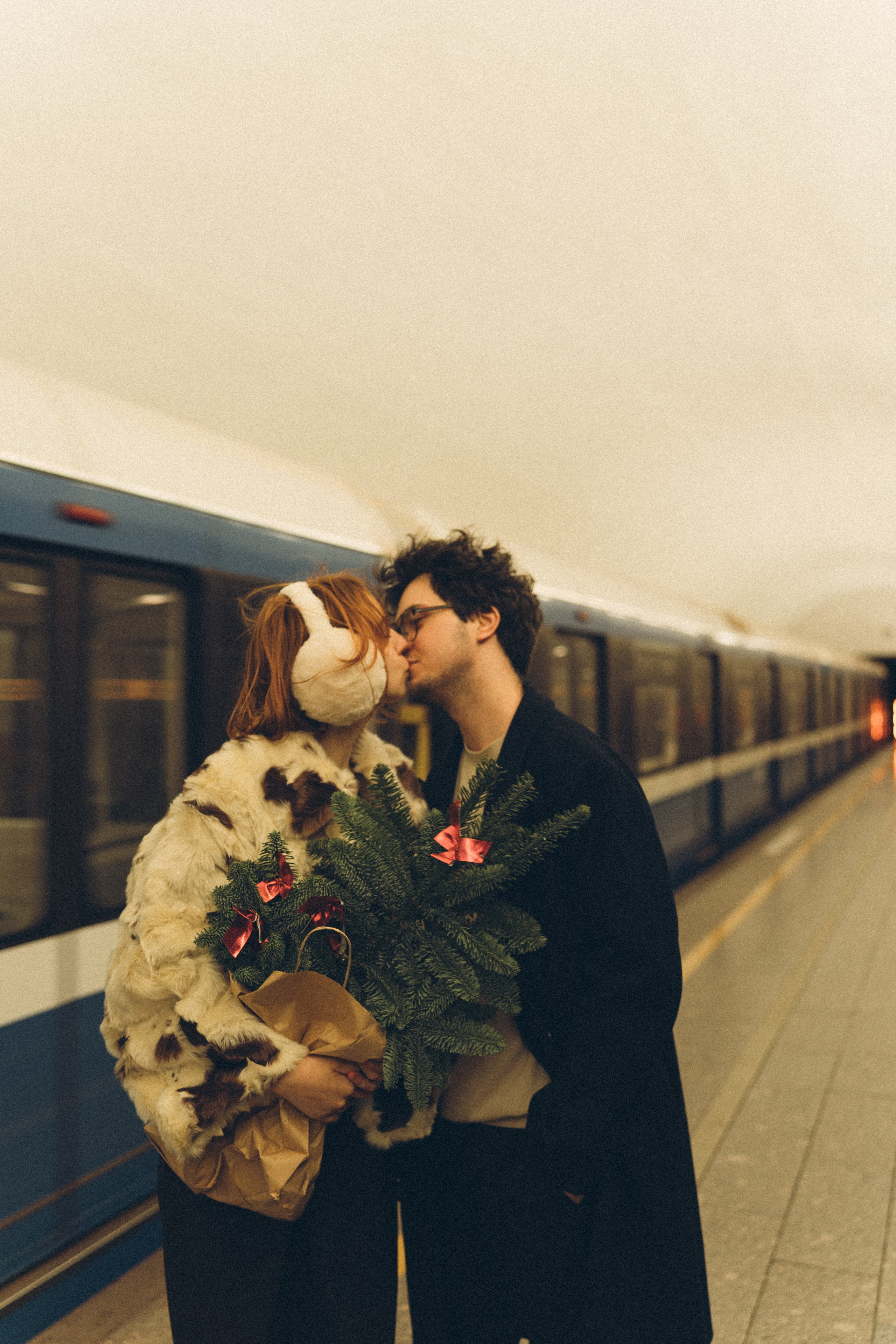 НОВОГОДНЯЯ ФОТОСЕСИИЯ ПАРЫ В МЕТРО ЛЮБОВЬ. Профессиональный фотограф, Санкт-Петербург — Виктория Богомолова