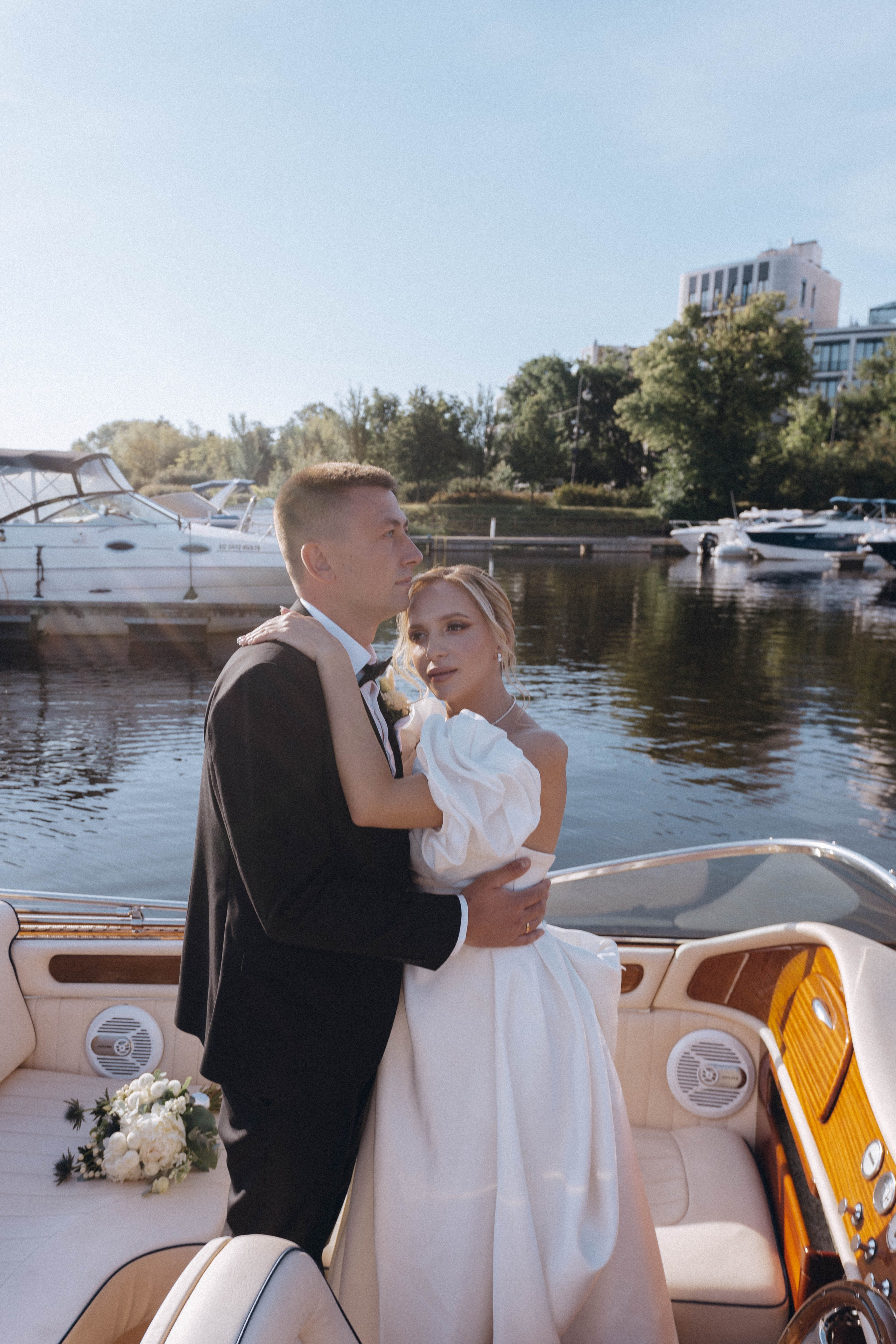 СВАДЕНБНАЯ СЬЕМКА НА КАТЕРЕ ПО КАНАЛАМ САНКТ-ПЕТЕРБУРГА И В АКВАТОРИИ НЕВЫ. Профессиональный фотограф, Санкт-Петербург — Виктория Богомолова