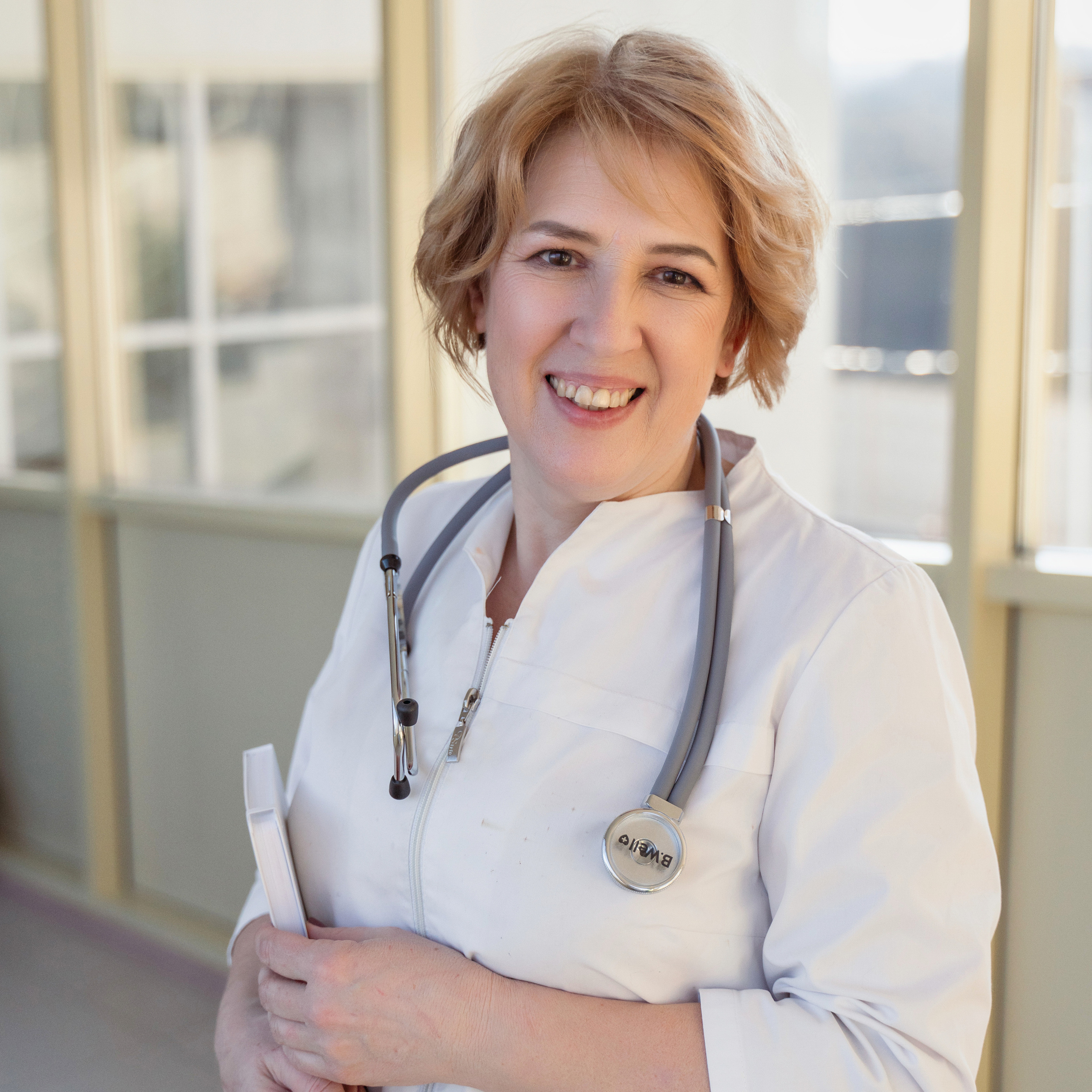 Педиатр Татьяна Немальцева (1 съемка, 3 часа, 8 образов + фото профиля). Контент-фотограф Романова Светлана Ростов-на-Дону