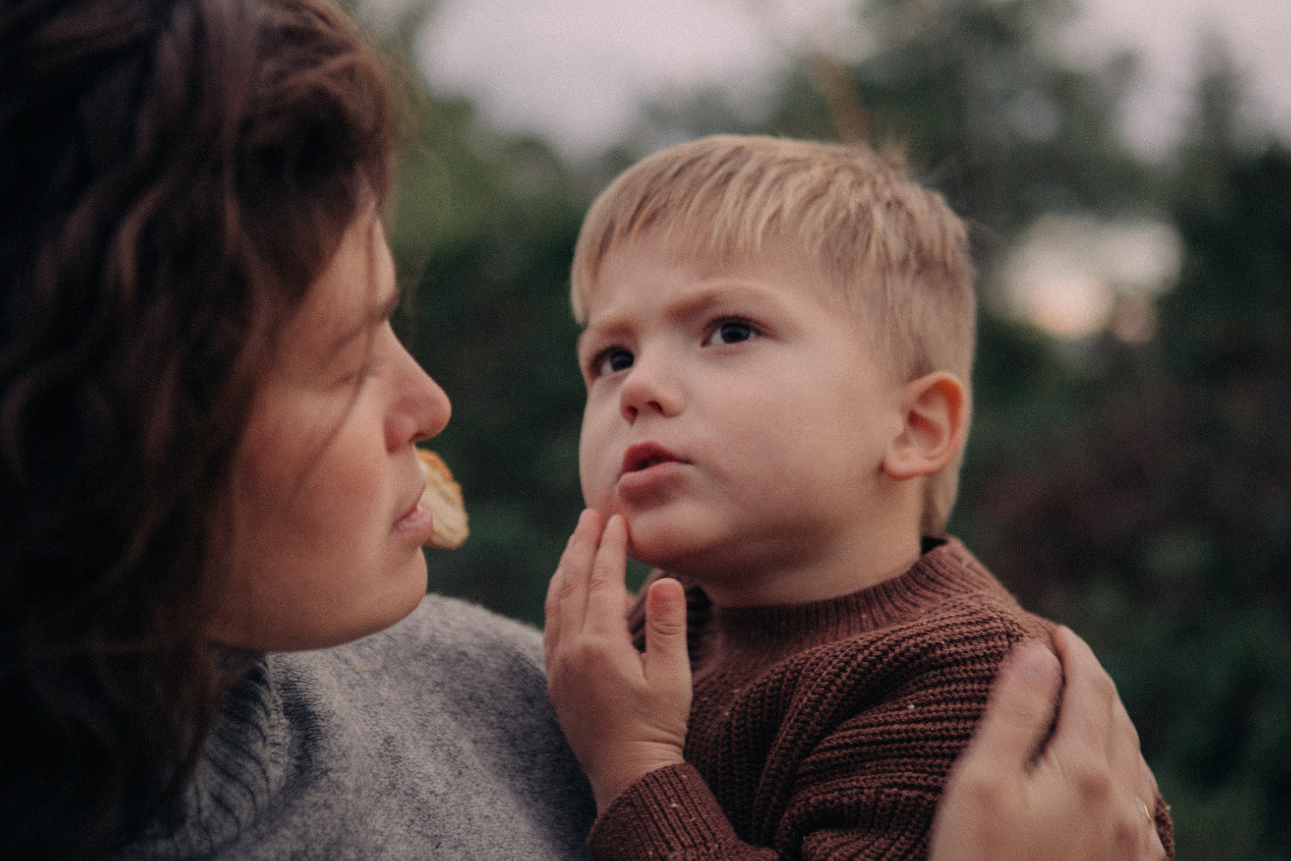 Nastya & Mr. Racoon. Portrait, family and pet photographer in Cyprus, Ksenia Bourdelle