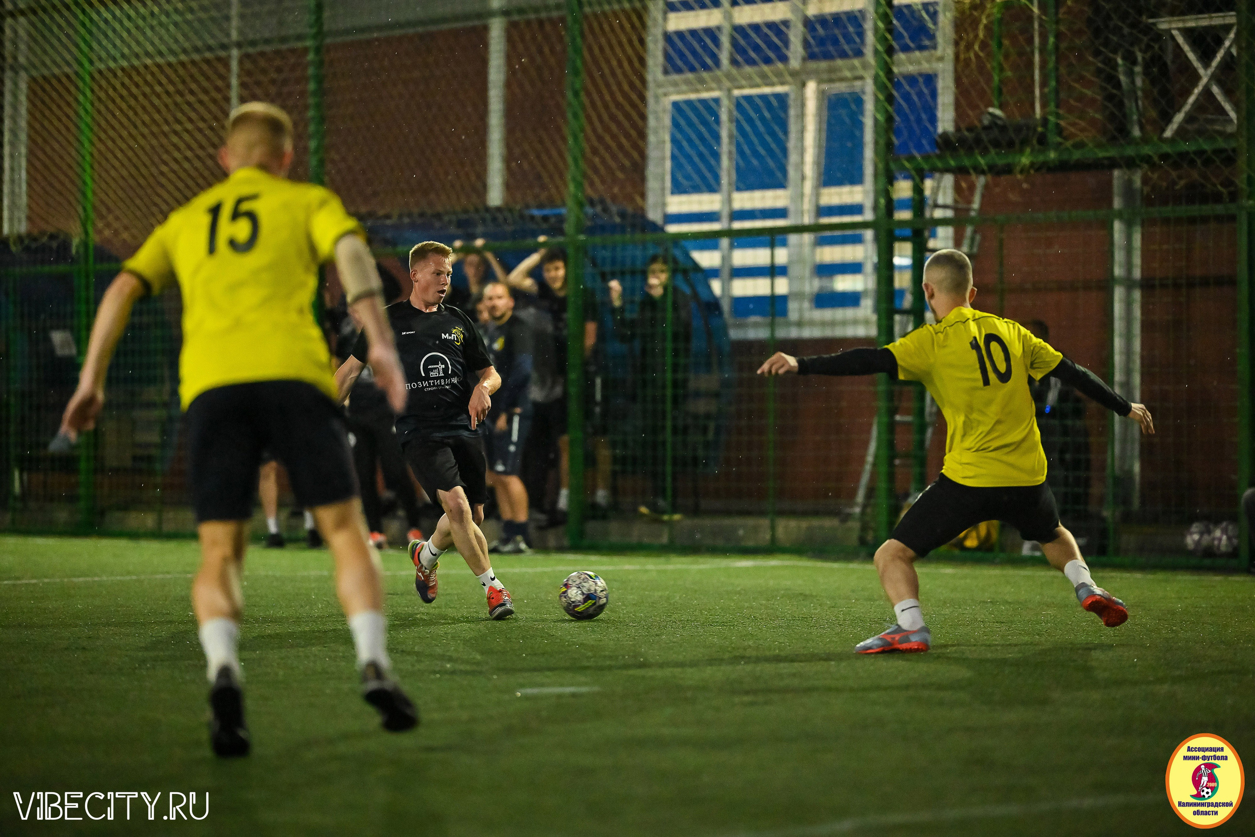 ИГРЫ МИНИ-ФУТБОЛЬНОЙ И КОРПОРАТИВНОЙ ЛИГИ. VIBECITY.RU Вайб Сити Ру Фоторепортажи Фотоотчеты Калининград