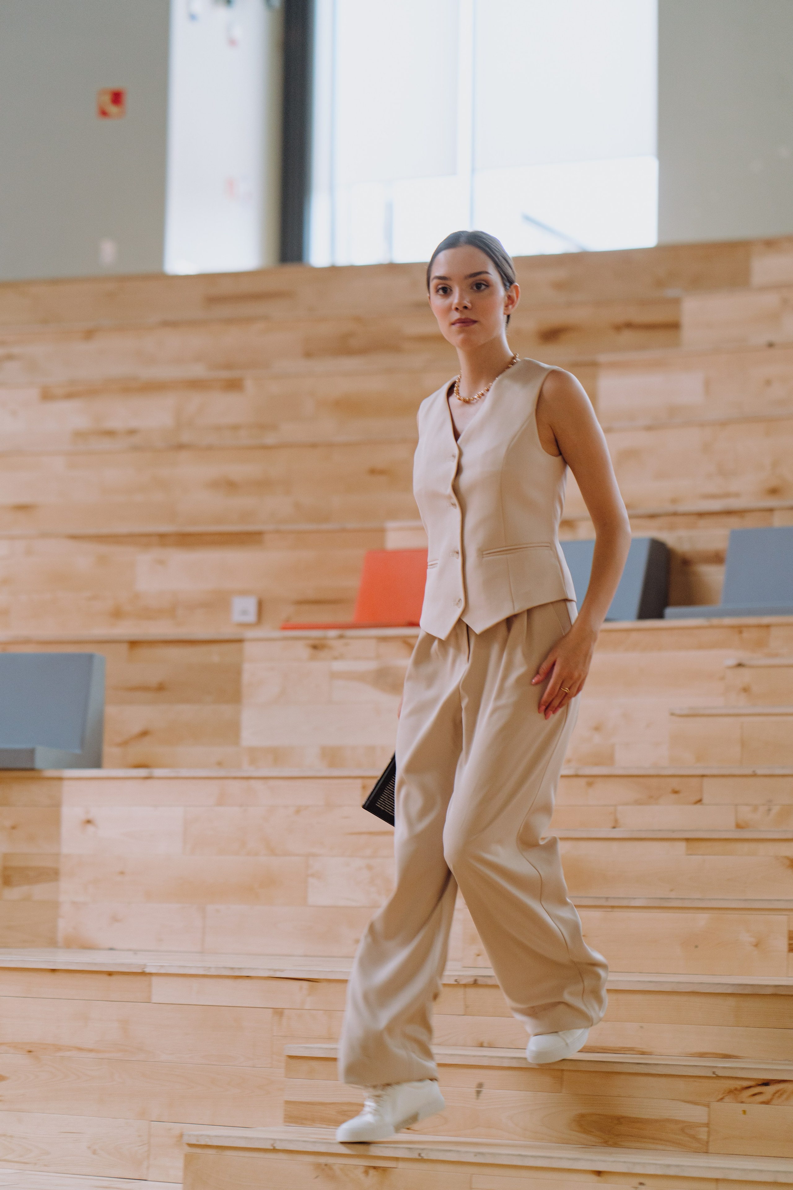 Женя Медведева / Уроки истории. Творческий и репортажный фотограф в Москве Клим Долгов