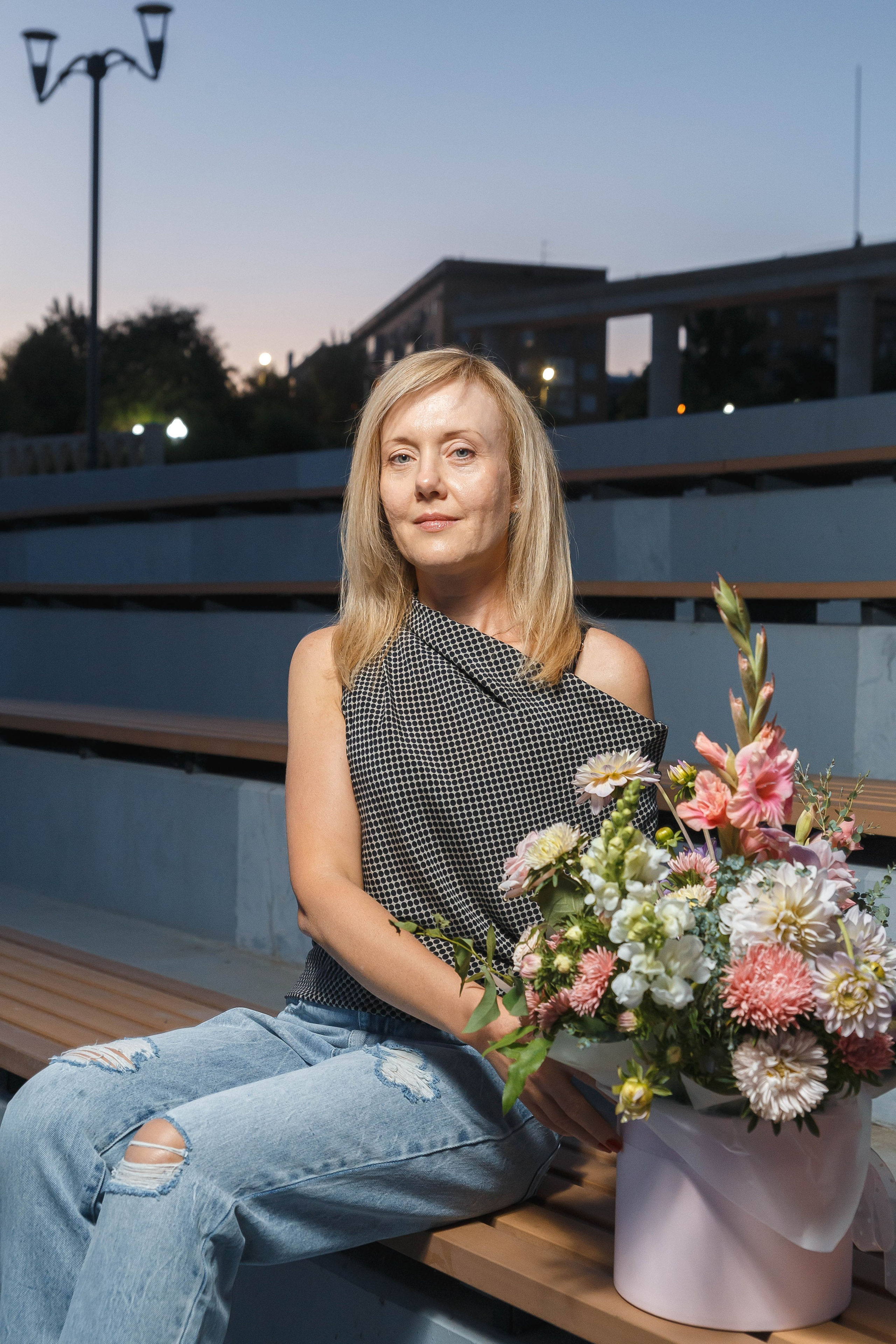 День рождения Оксаны: подруги, набережная, торт, шампанское. Событийный фотограф Максим Бескоровайновнов