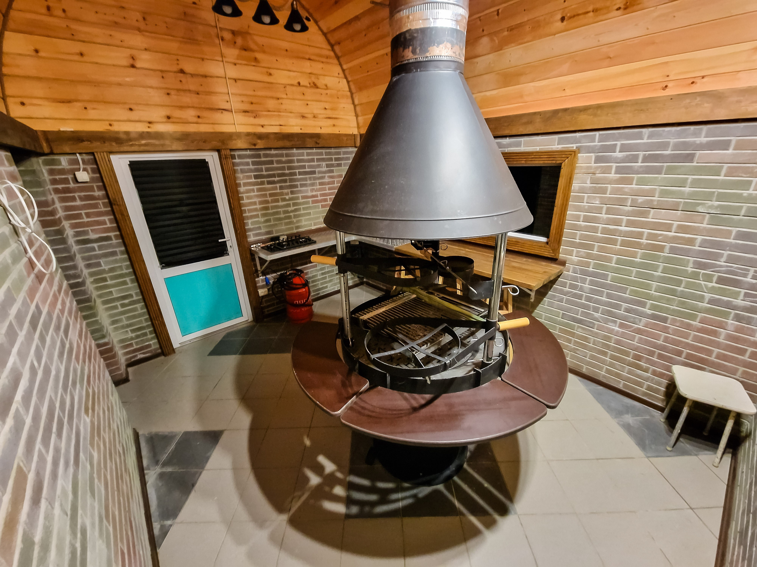 Новый гриль-домик. База на острове. Туристическая база отдыха «Островная» о Недоразумения