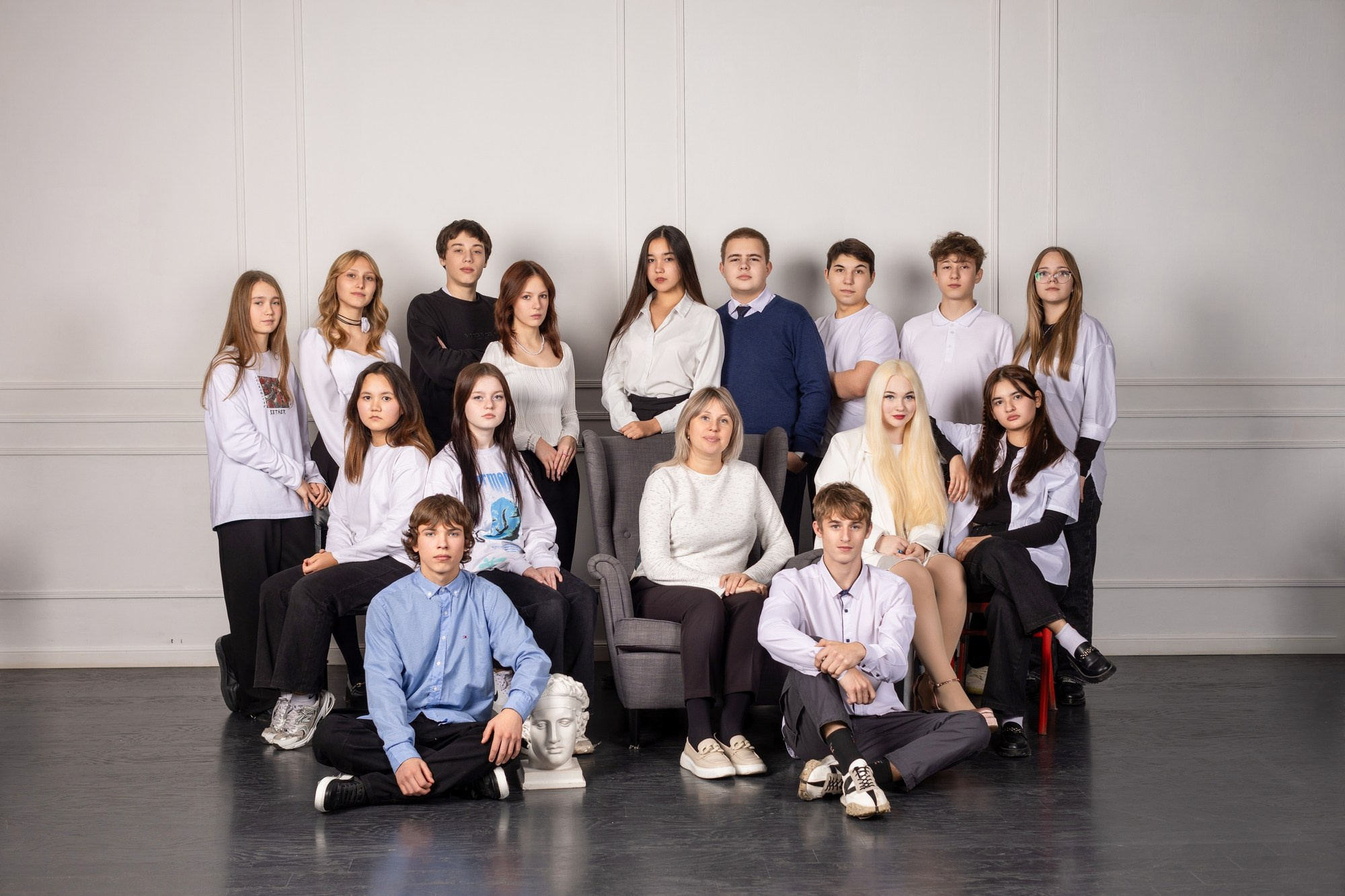 Создание Выпускного Альбома для 9 Класса: Съемка в Студии, Красноярск. СИГМА | Студия выпускных альбомов Красноярск