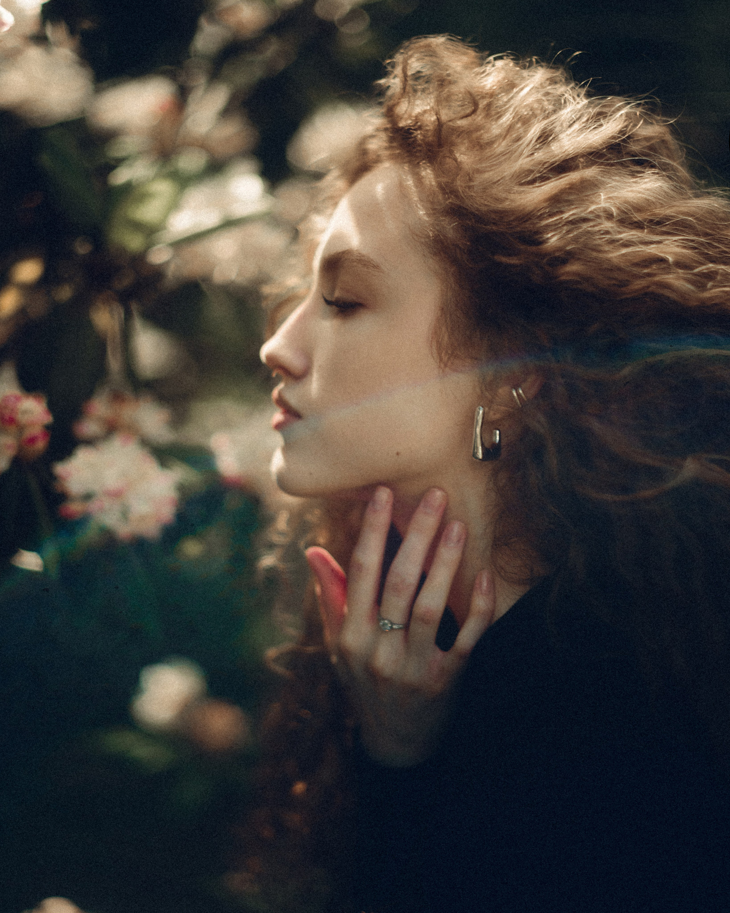 Прогулочная фотосессия в саду в Петербурге