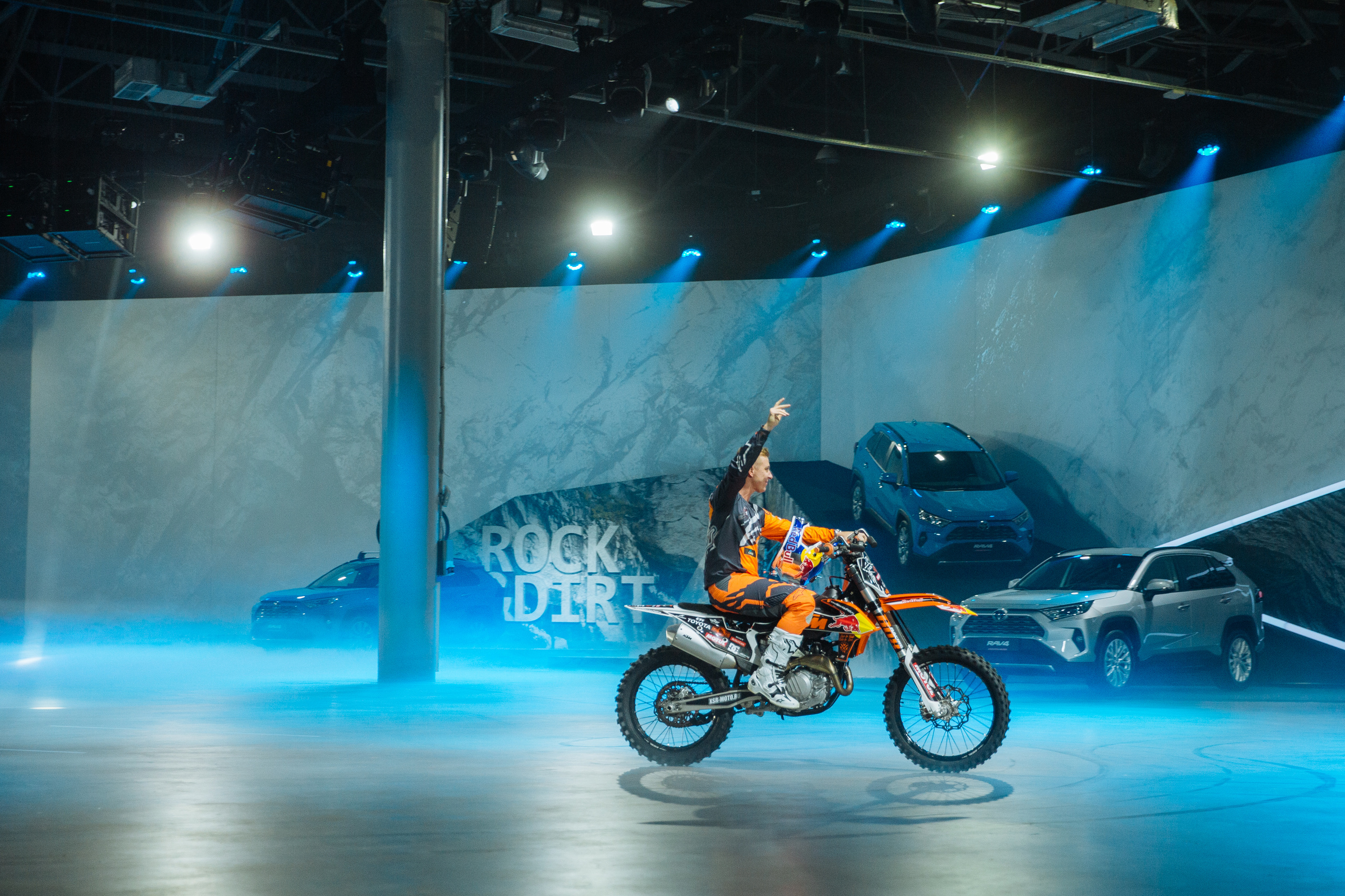 TOYOTA RAV 4. Портфолио свадебного фотографа. Роман Каргаполов