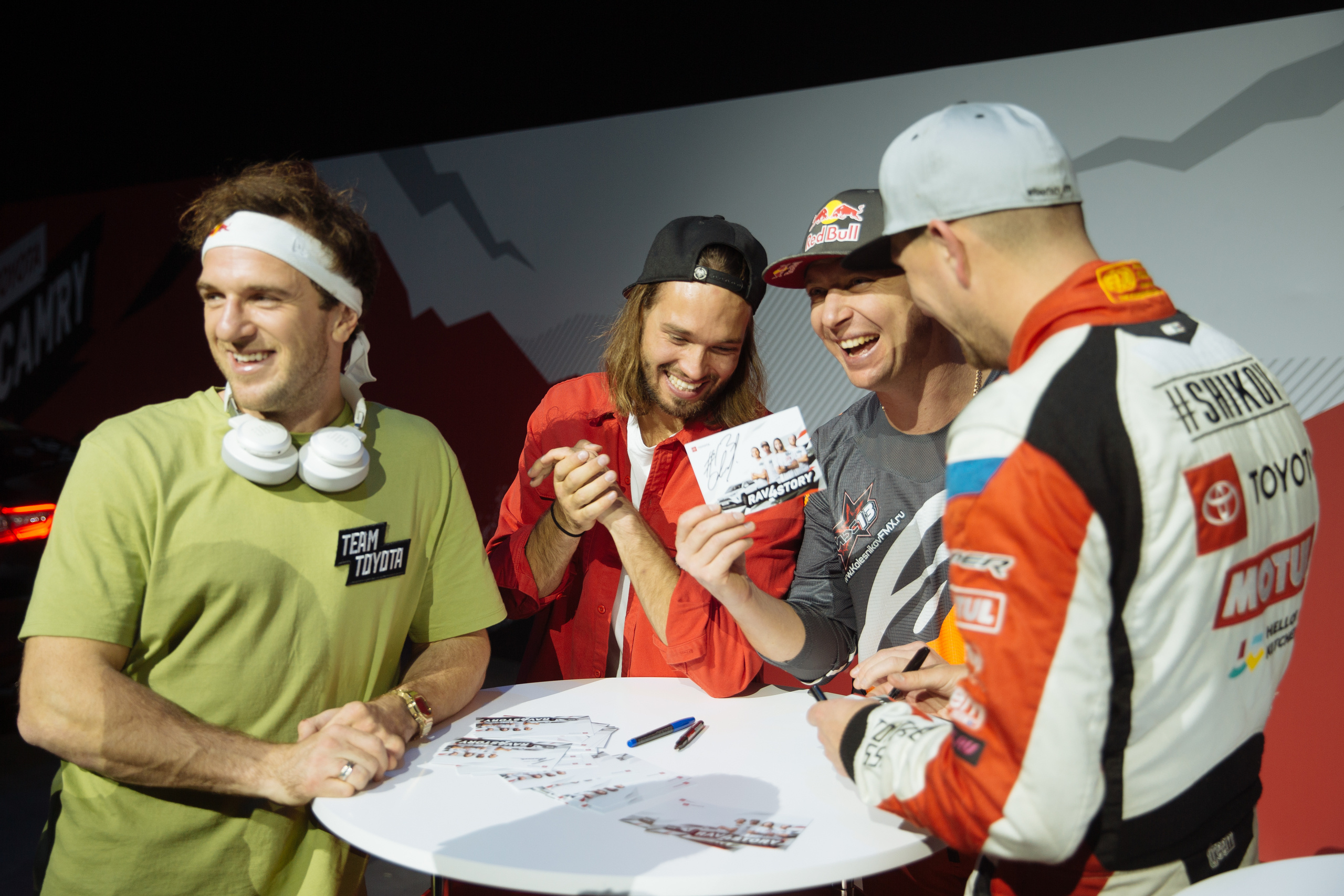 TOYOTA RAV 4. Портфолио свадебного фотографа. Роман Каргаполов