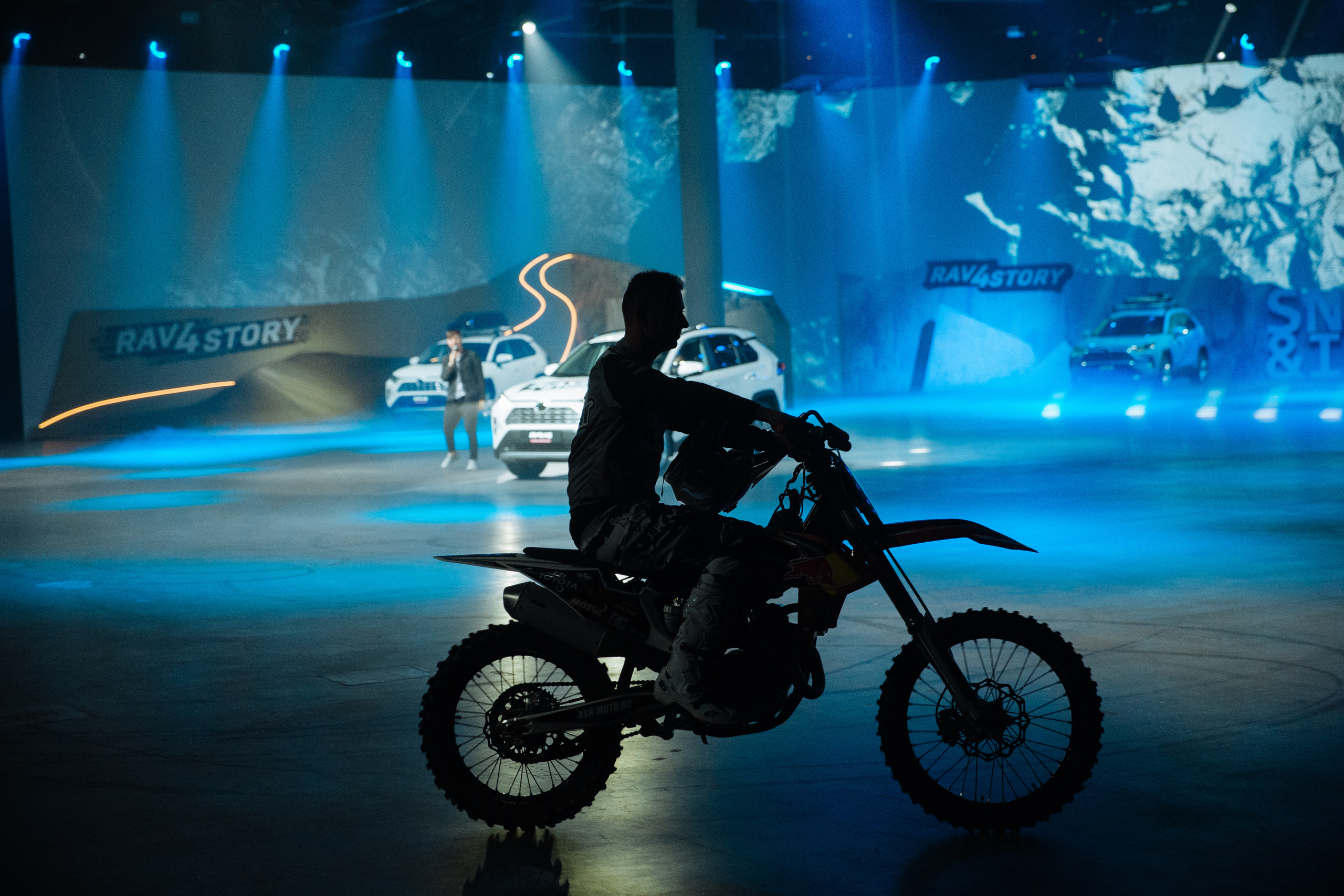 TOYOTA RAV 4. Портфолио свадебного фотографа. Роман Каргаполов