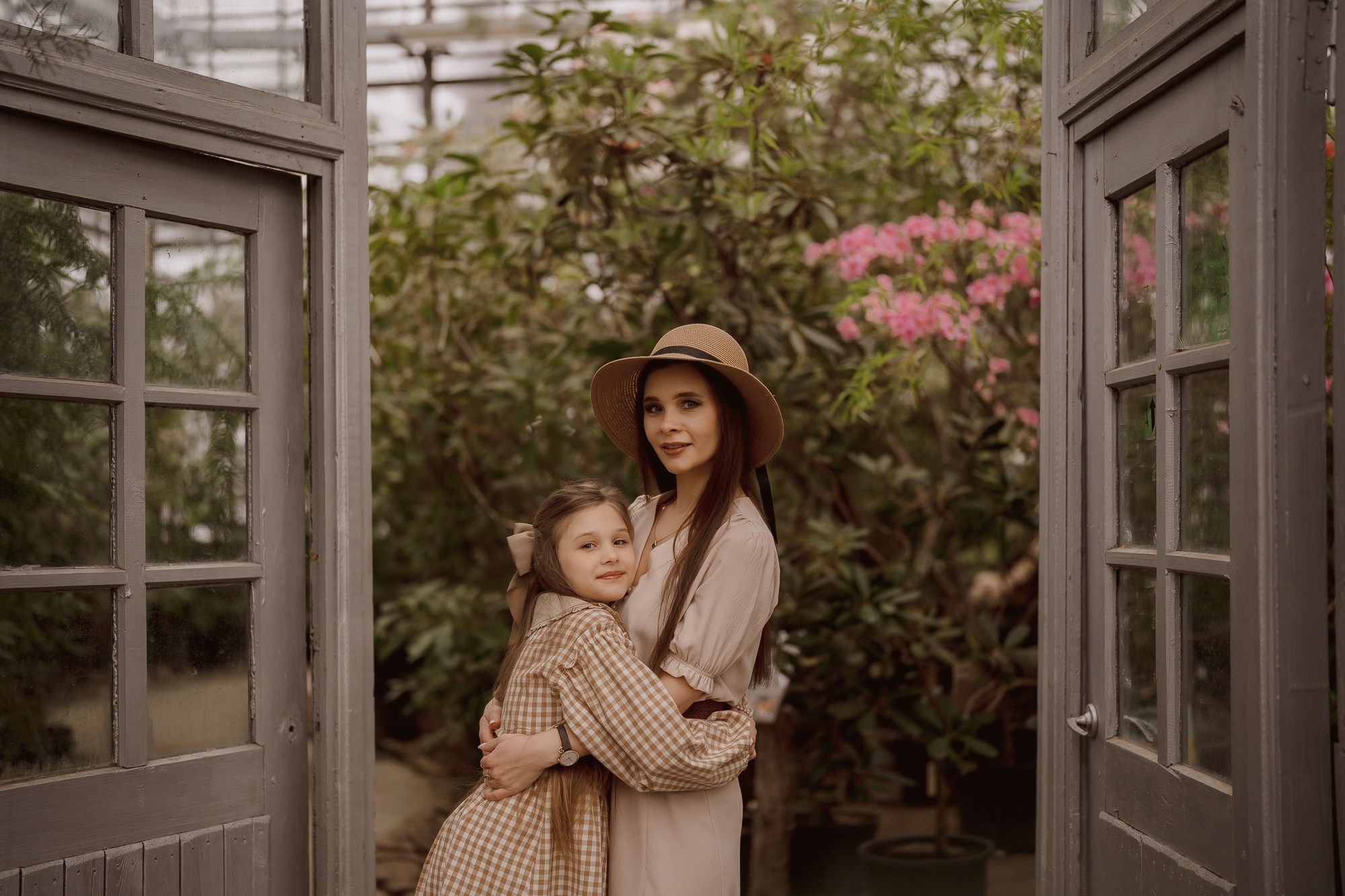 Алина и мама Алёна. Фондовая оранжерея. Семейный и детский фотограф в Сергиев Посаде, Хотьково Якимчук Любовь