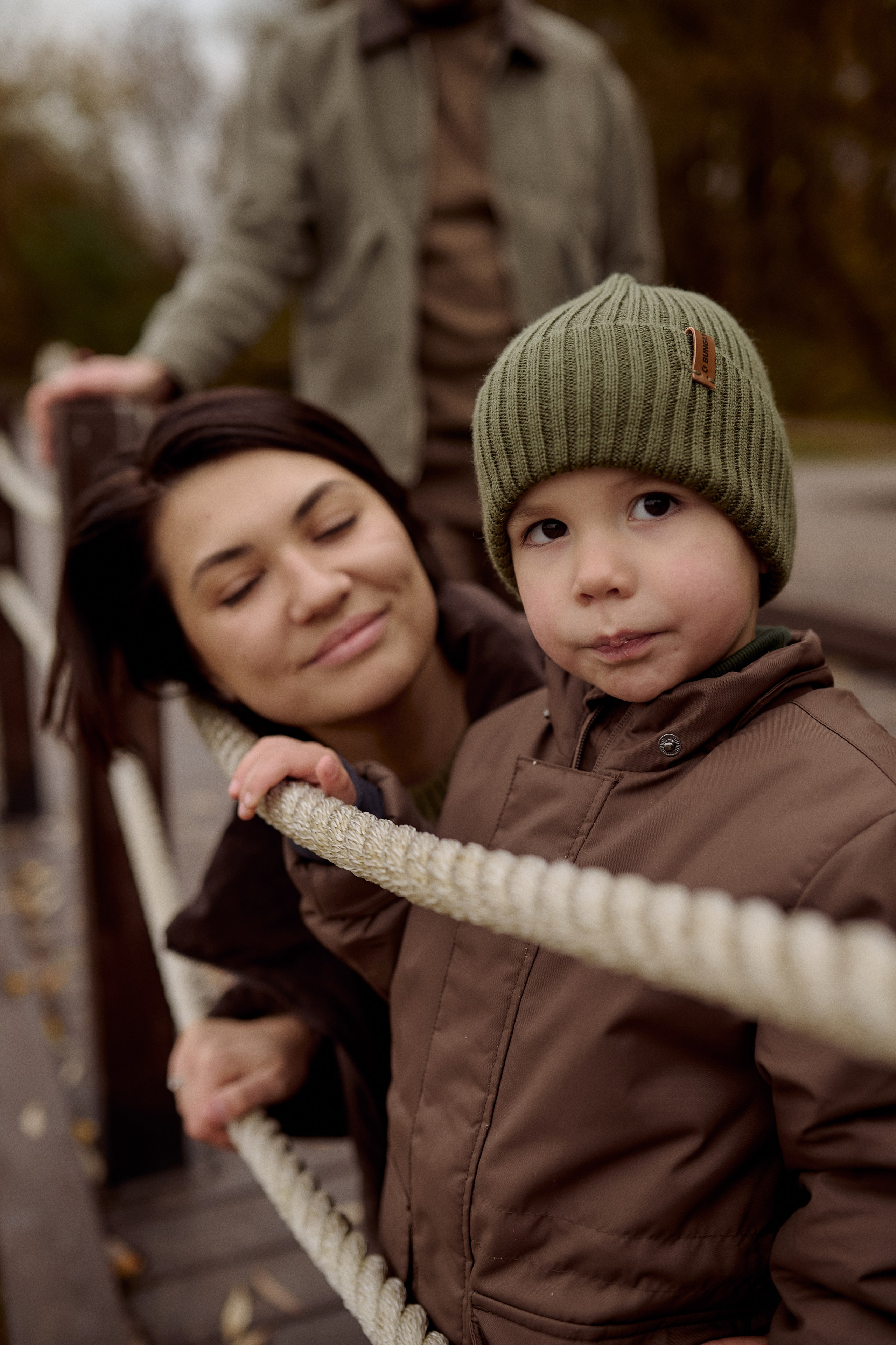 Вова, Юля и Максим в осеннем парке. Семейный и свадебный lifestyle-фотограф в Москве Мария Петрова