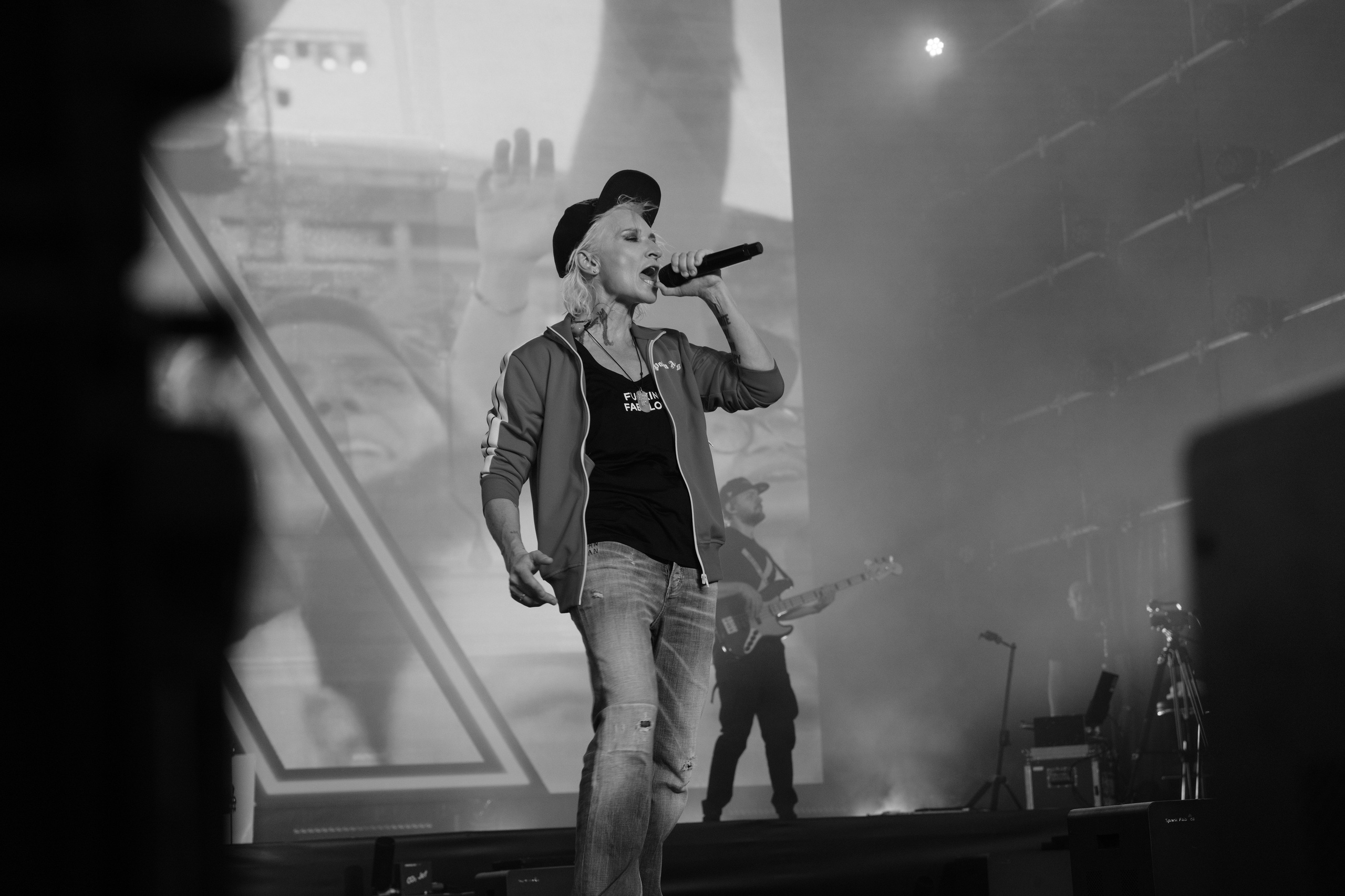 Диана Арбенина (группа «Ночные снайперы») — Москва, МТС Live Лето 2024. RedGeek - блогер и стручњак за образовање и ИТ Кирил Ситнов