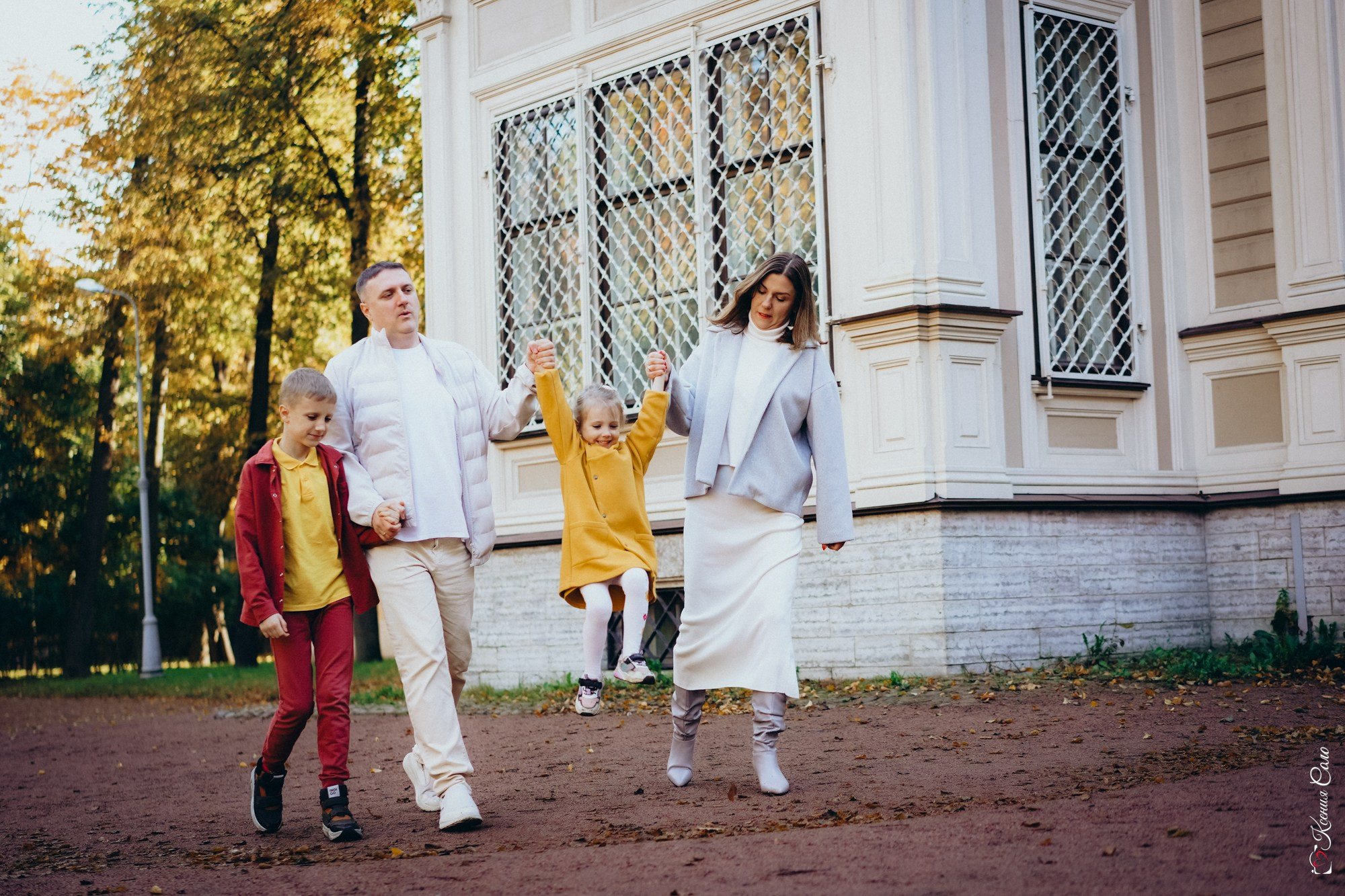 Семейная фотопрогулка Натальи и Дмитрия. Фотограф Ксения Соло