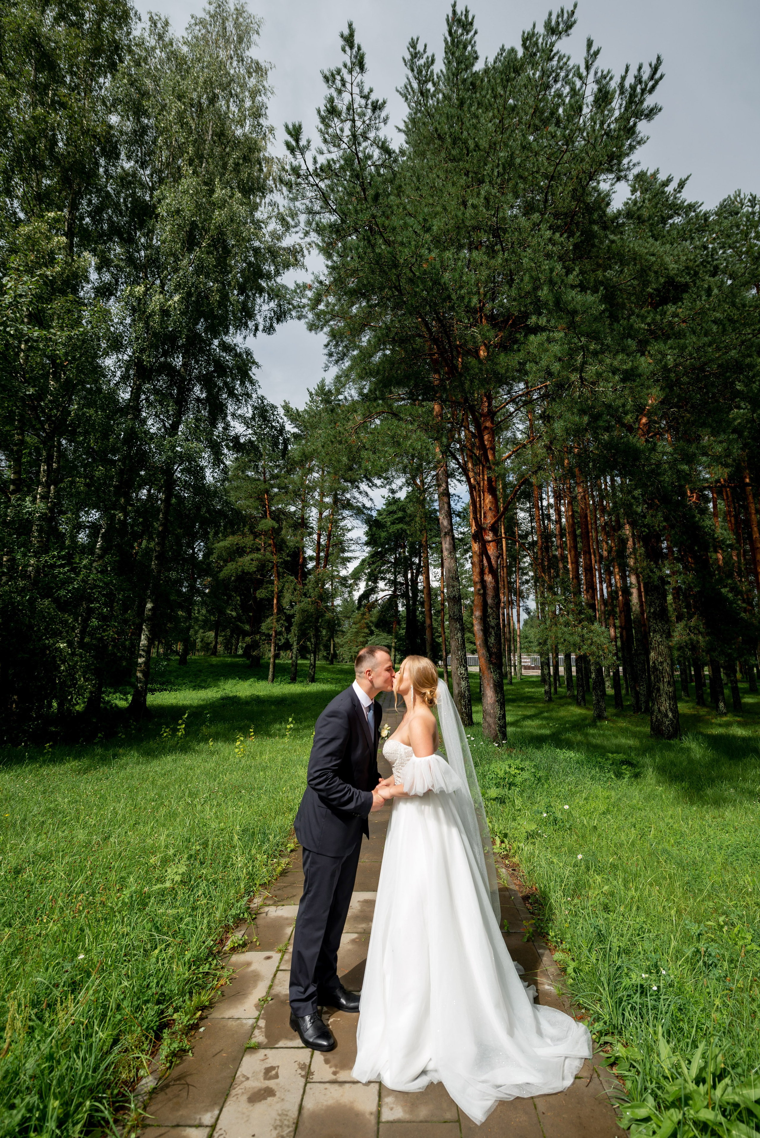 Ксения и Владислав (фотосессия в ЗАГСе и парке города Кингисеппа). Портретный, семейный и свадебный фотограф в Санкт-Петербурге и в Пушкине Ширяев Денис