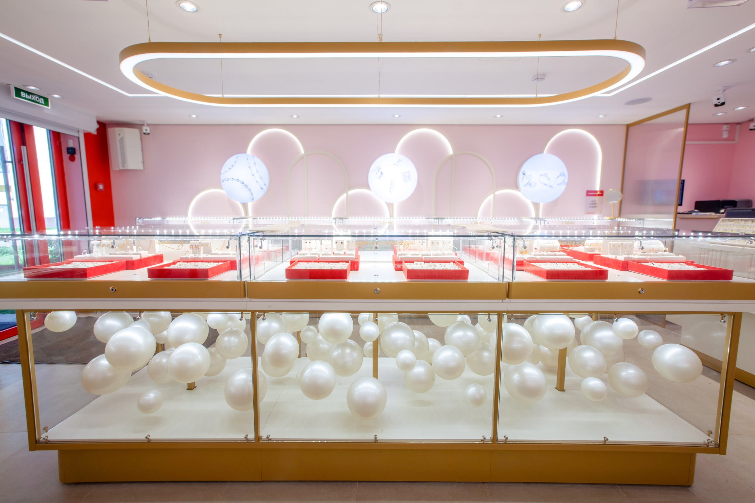 Фотосъёмка ювелирного салона «585 GOLD» для дизайн-агентства RETAILAB. Илья Михачёв Фотограф ПРО людей