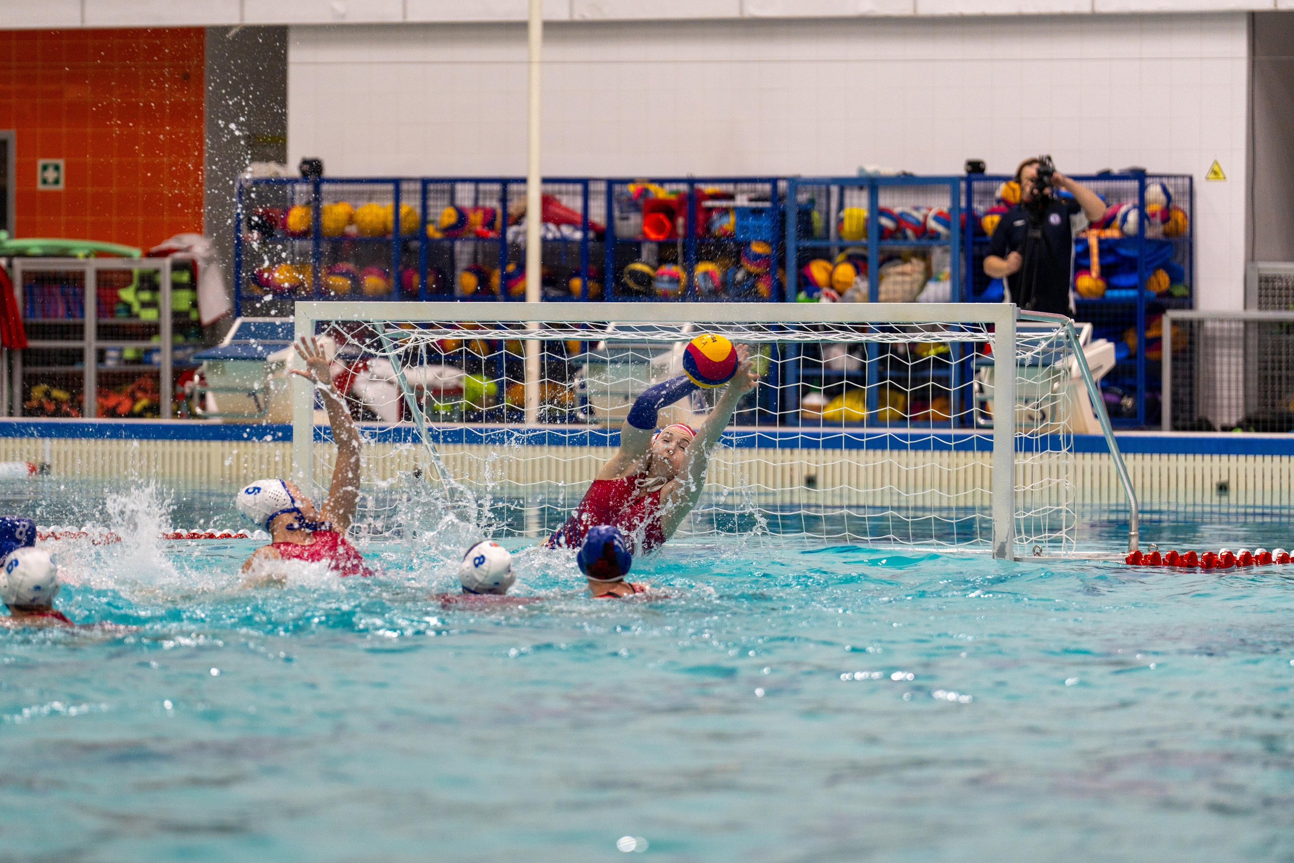 Спортивный фотограф Санкт-Петербург запечатлел женский матч водного поло Диана – Спартак-Волгоград на ЦВВС Невская Волна