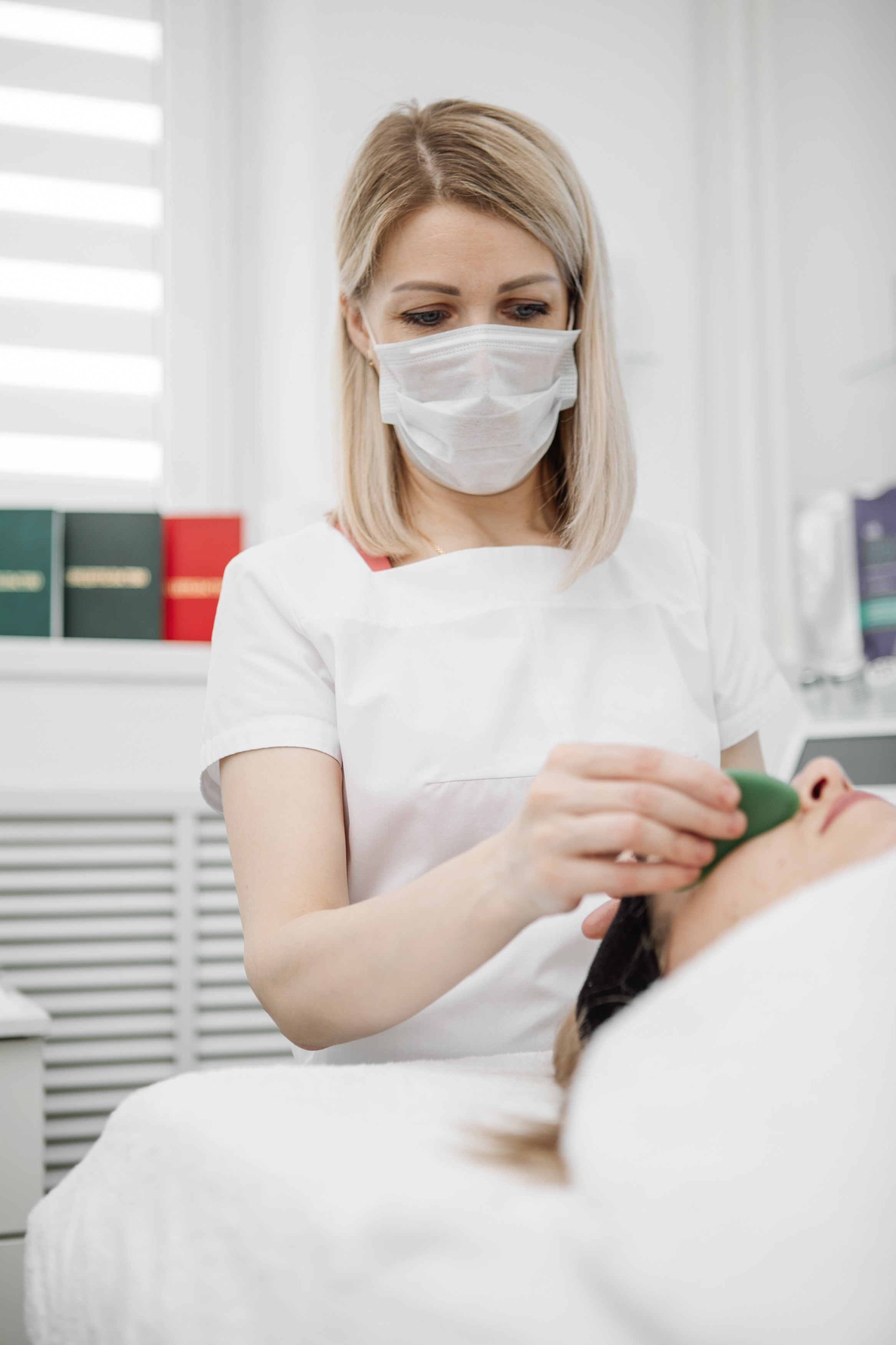 Косметолог Алёна. Фотограф Губкинского