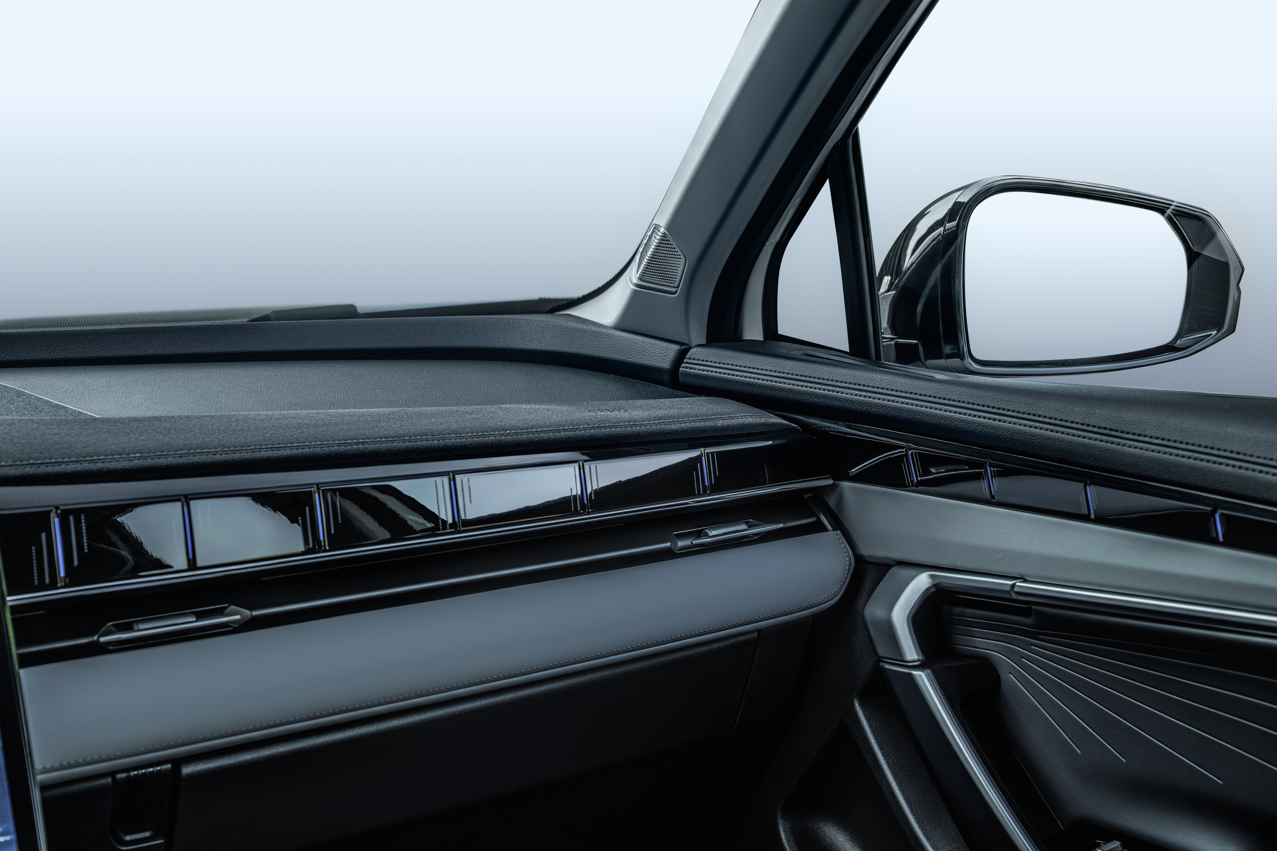 Geely Atlas 2025. Рекламный и портретный фотограф в Алматы, обучение для фотографов — Равиль Абушаев