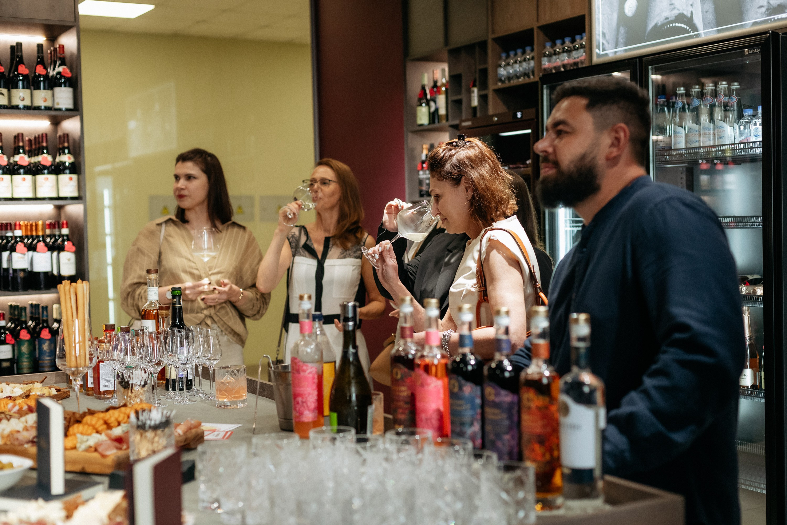 BY SIMPLE ВИНОТЕКА — ОТКРЫТИЕ. СВОИ. ФОТООТЧЕТЫ-СОБЫТИЯ-МЕСТА