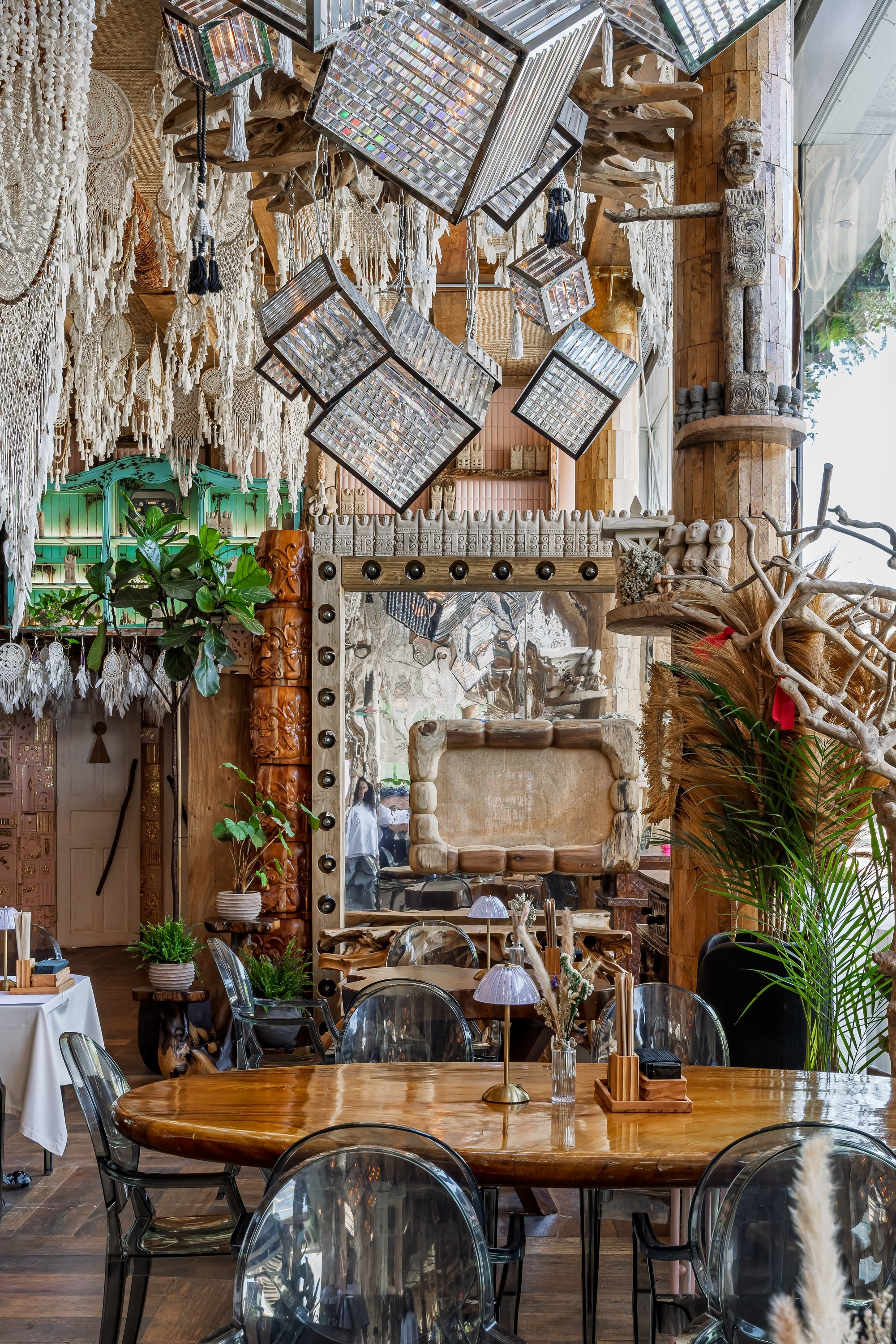 Съёмка ресторана Made in Bali на Пушкинской набережной — фото интерьера и экстерьера